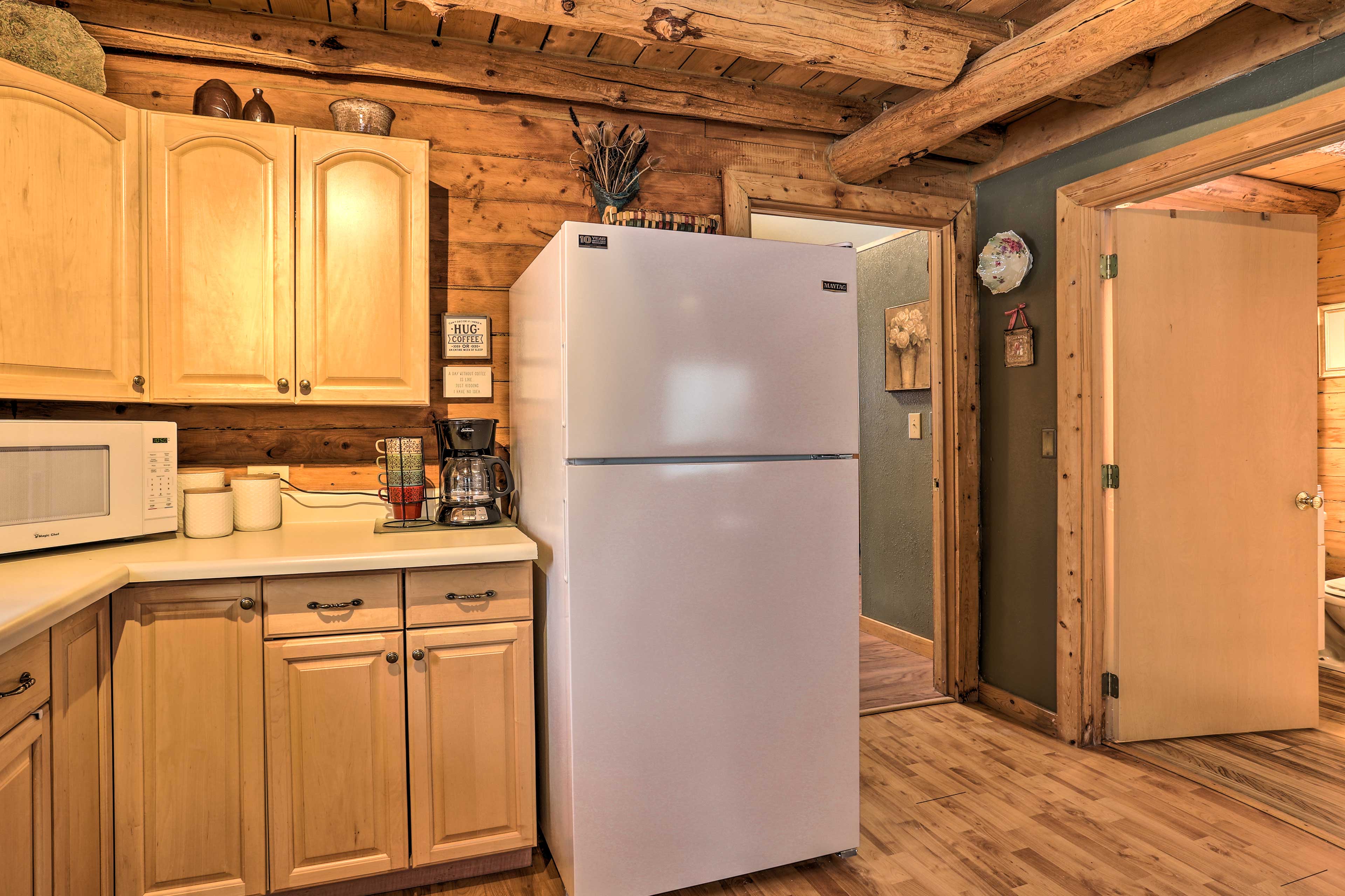 'Snowshoe Cabin' w/ Gas Grill: Fish & Hike!