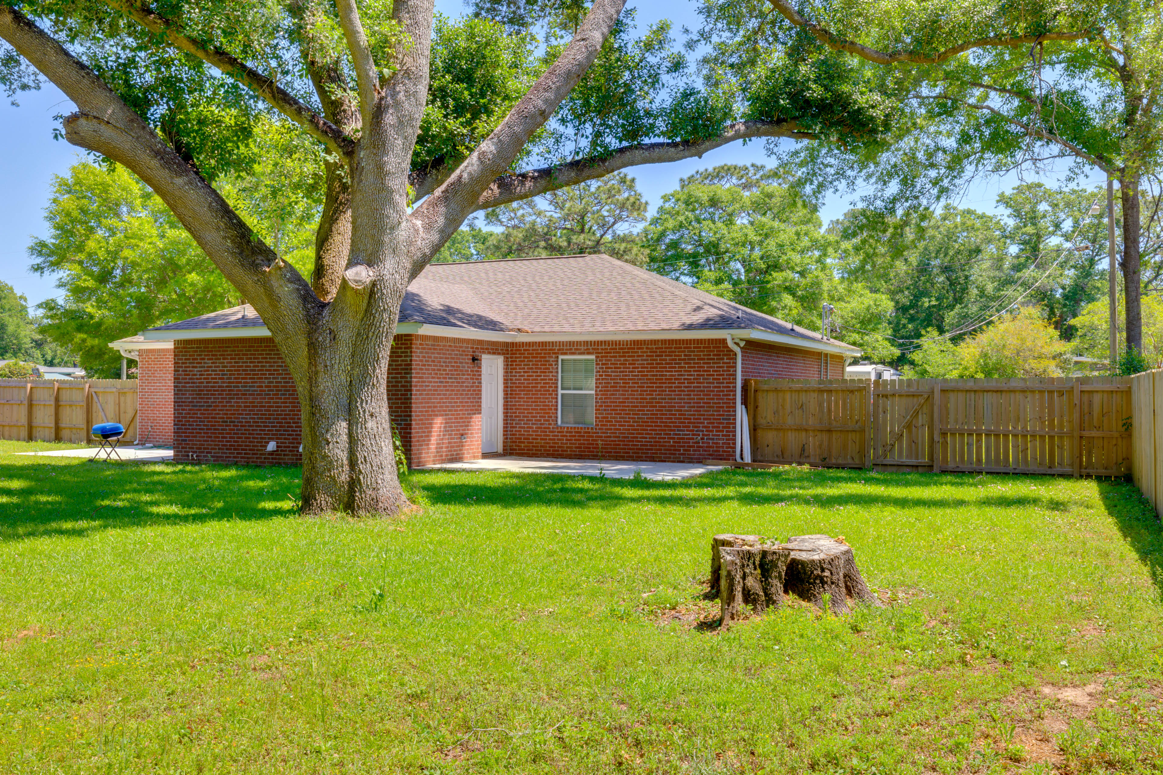 Dog-Friendly Pensacola Duplex ~ 7 Mi to Downtown