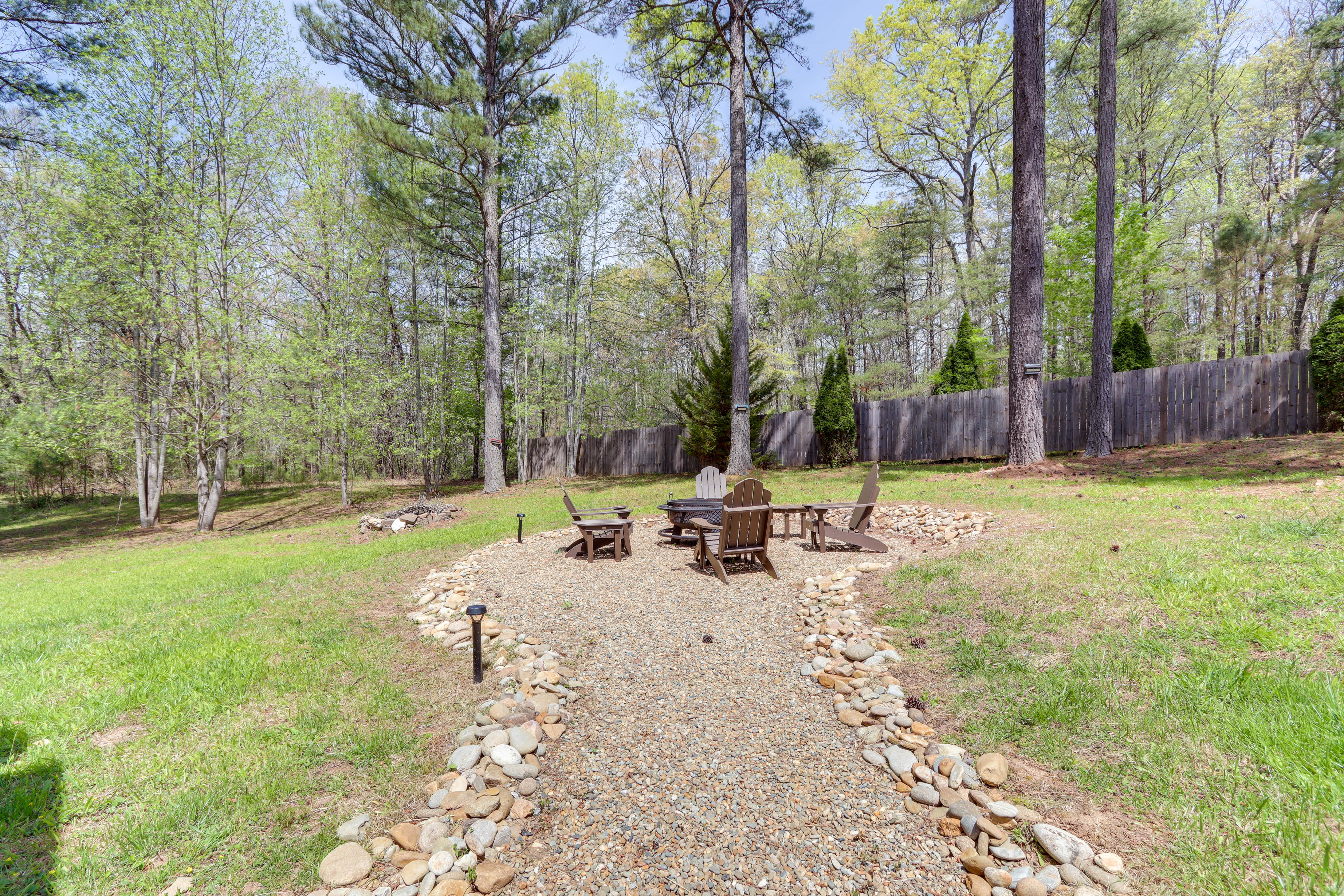 Blairsville ‘Cabin in the Pines’ 1 Mi to Lake