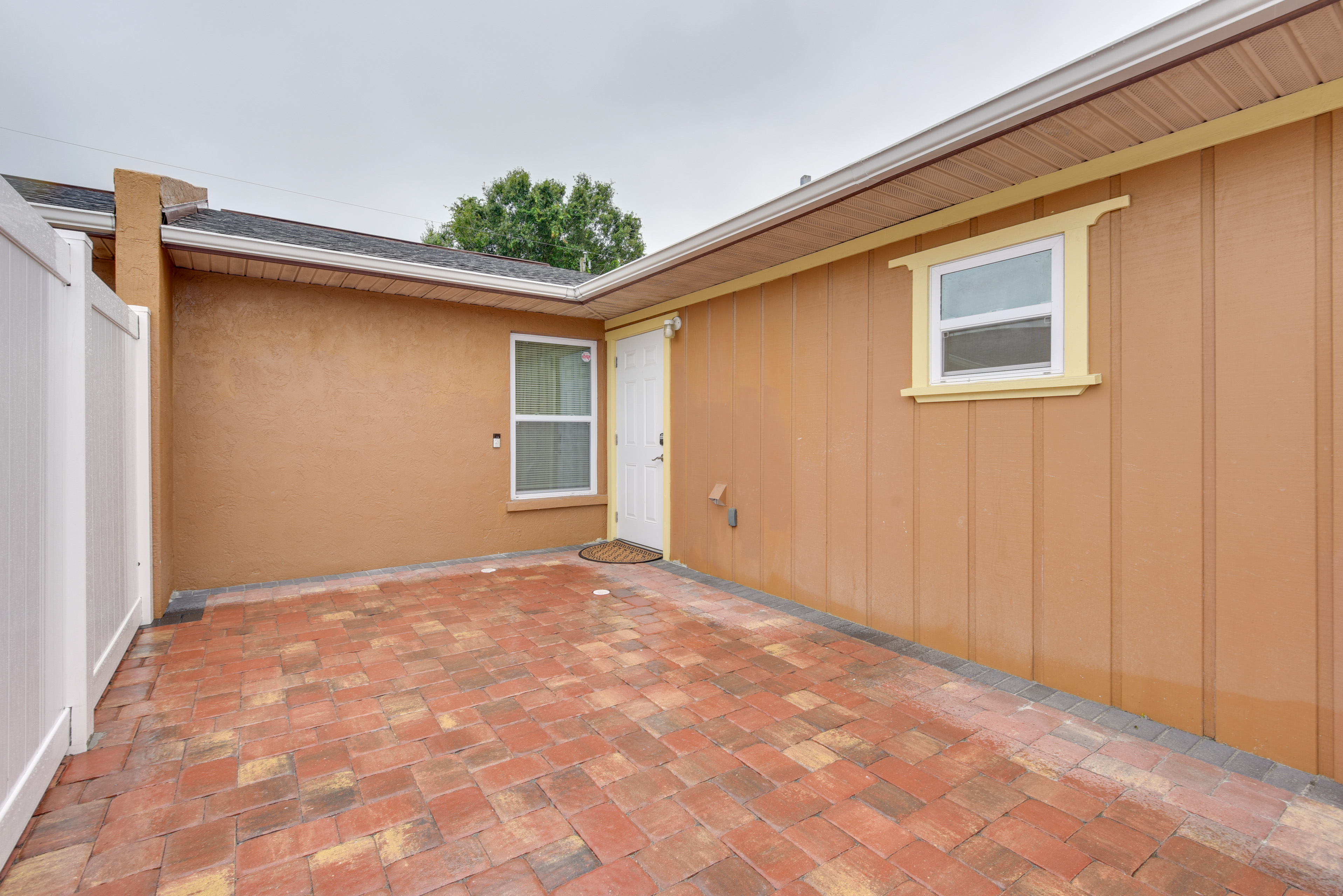 Spacious Bradenton Duplex, 10 Mi to Coquina Beach!