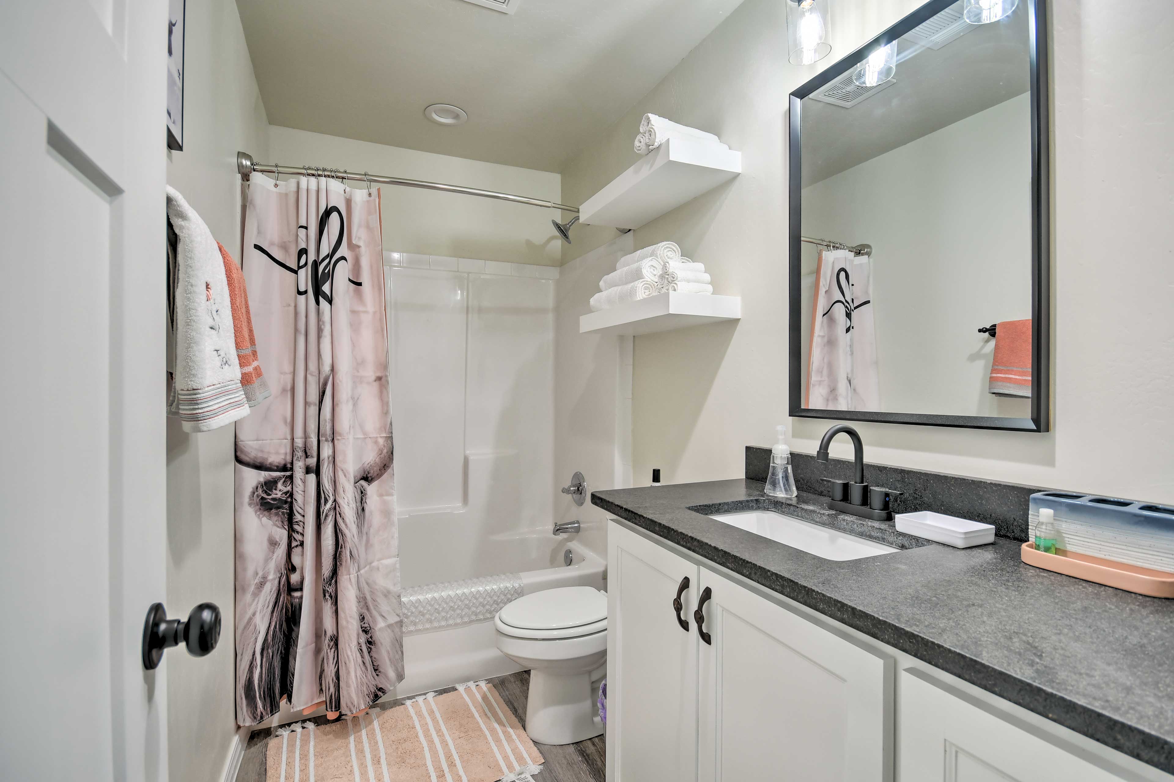 Bright Amarillo Townhome Near Parks & Town!