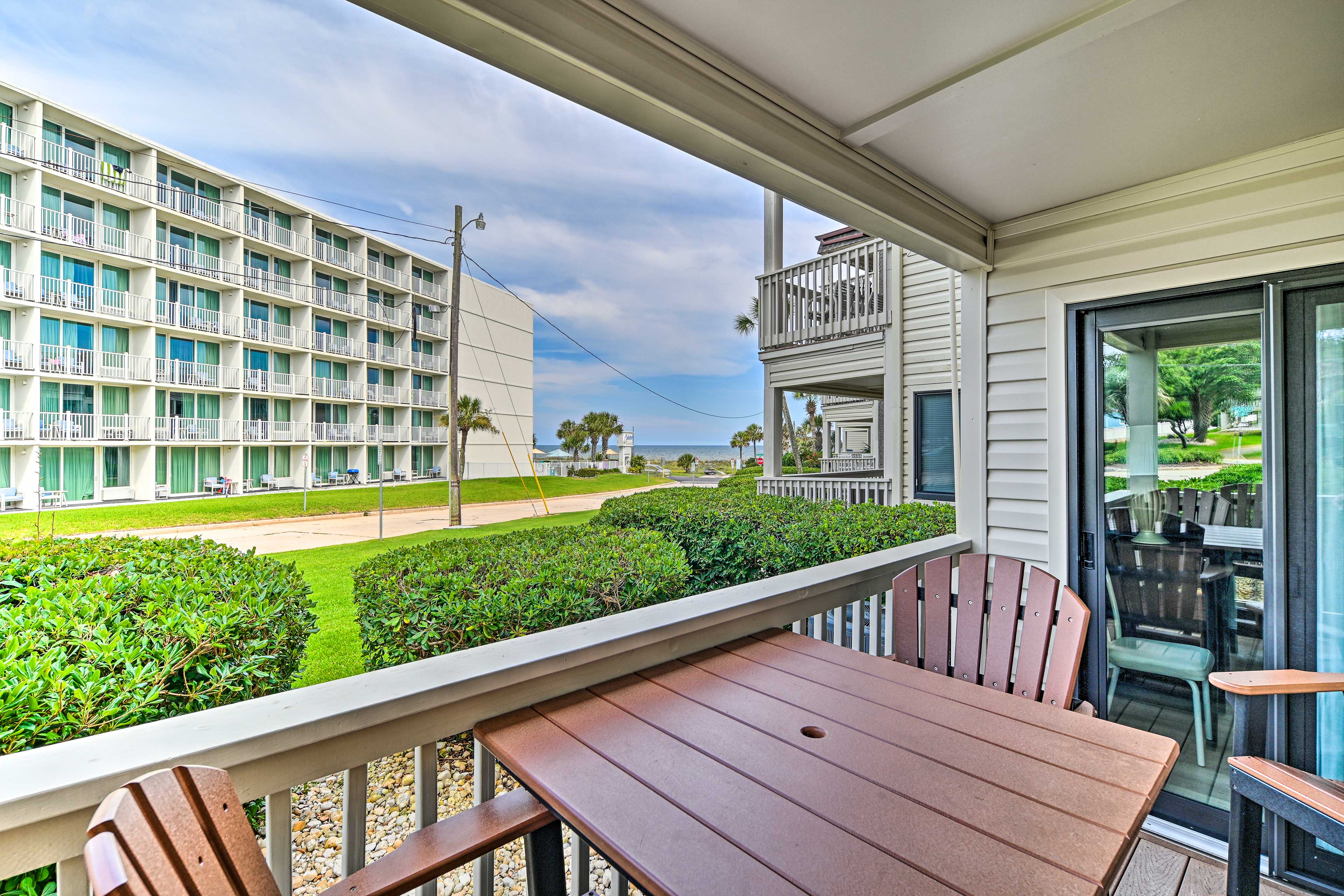 Property Image 2 - Myrtle Beach Condo w/ On-Site Pool & Beach Access