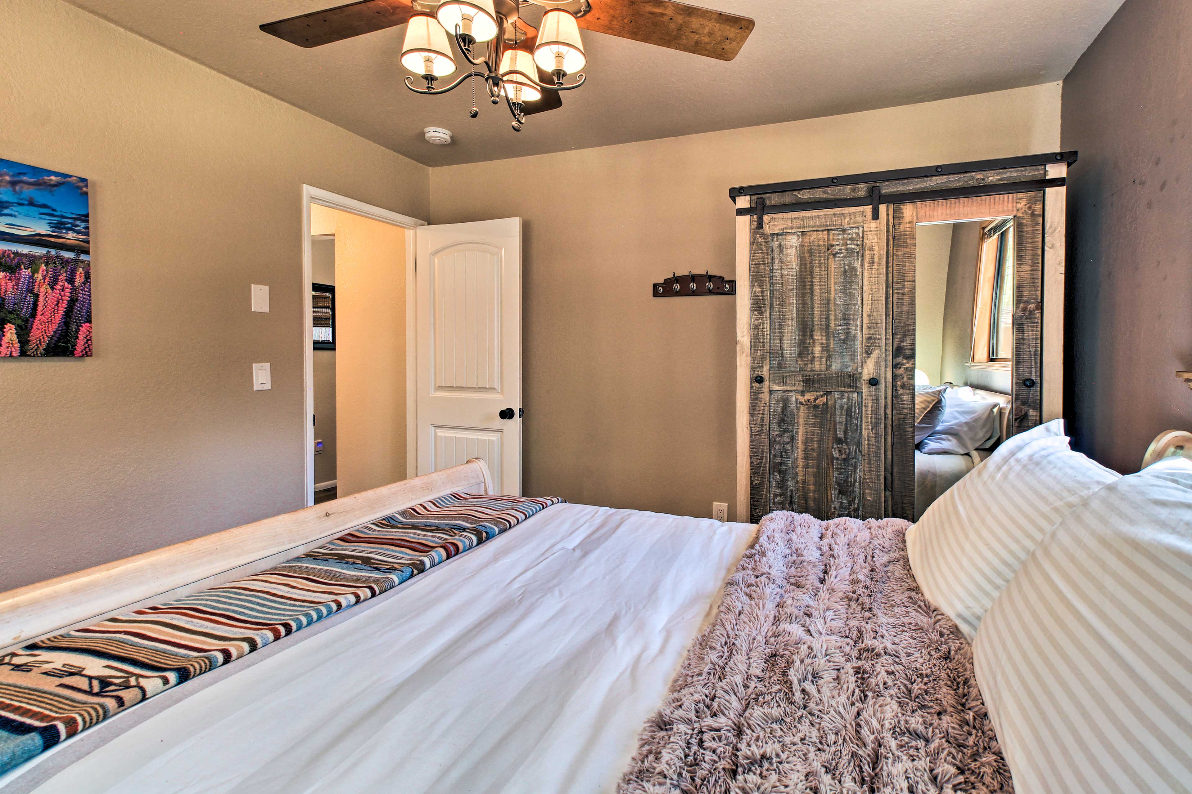 Fireplace, Deck & Grill: Pinetop Cabin Rental!