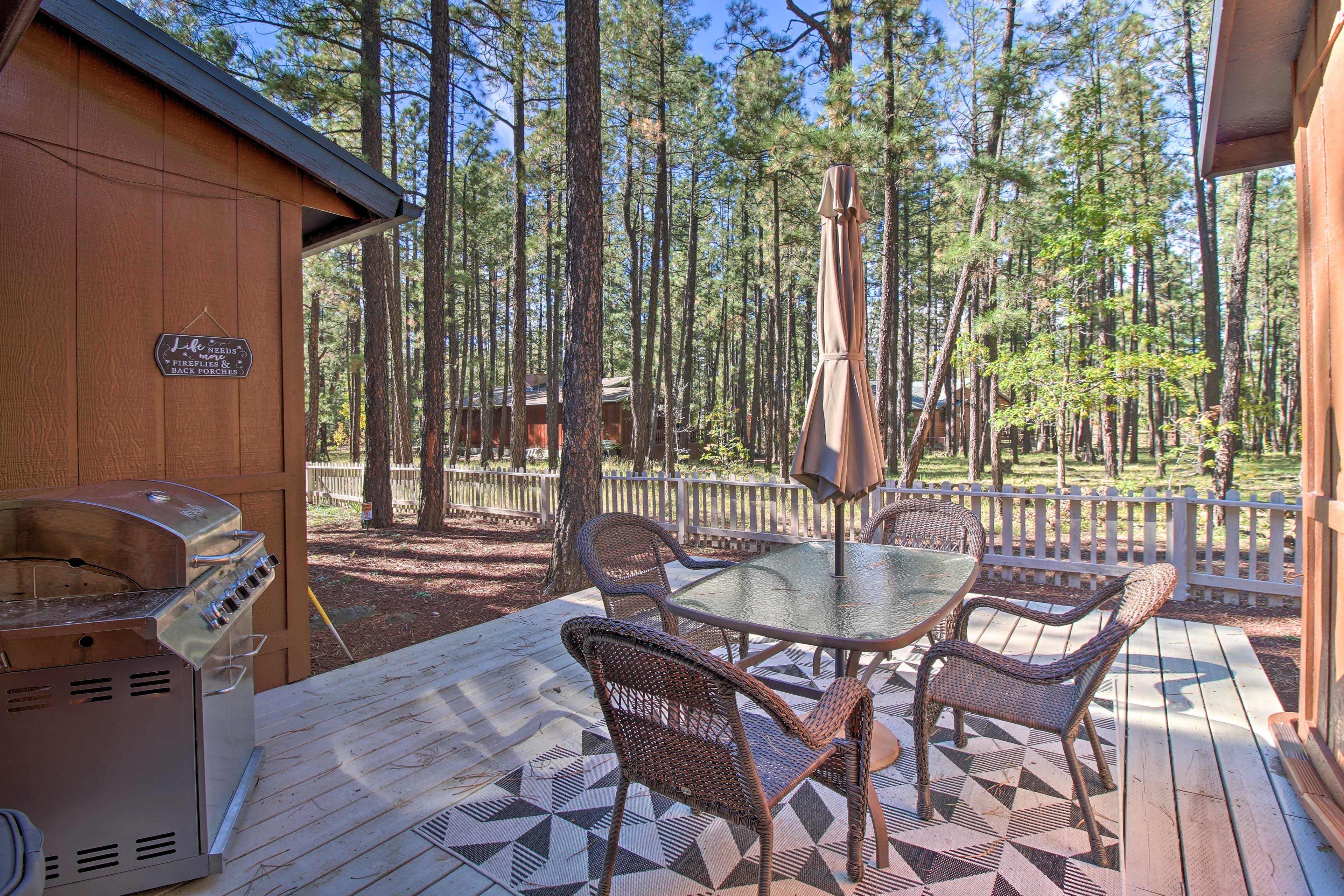 Property Image 2 - Bright Pinetop Cabin w/ Deck - Pet Friendly!