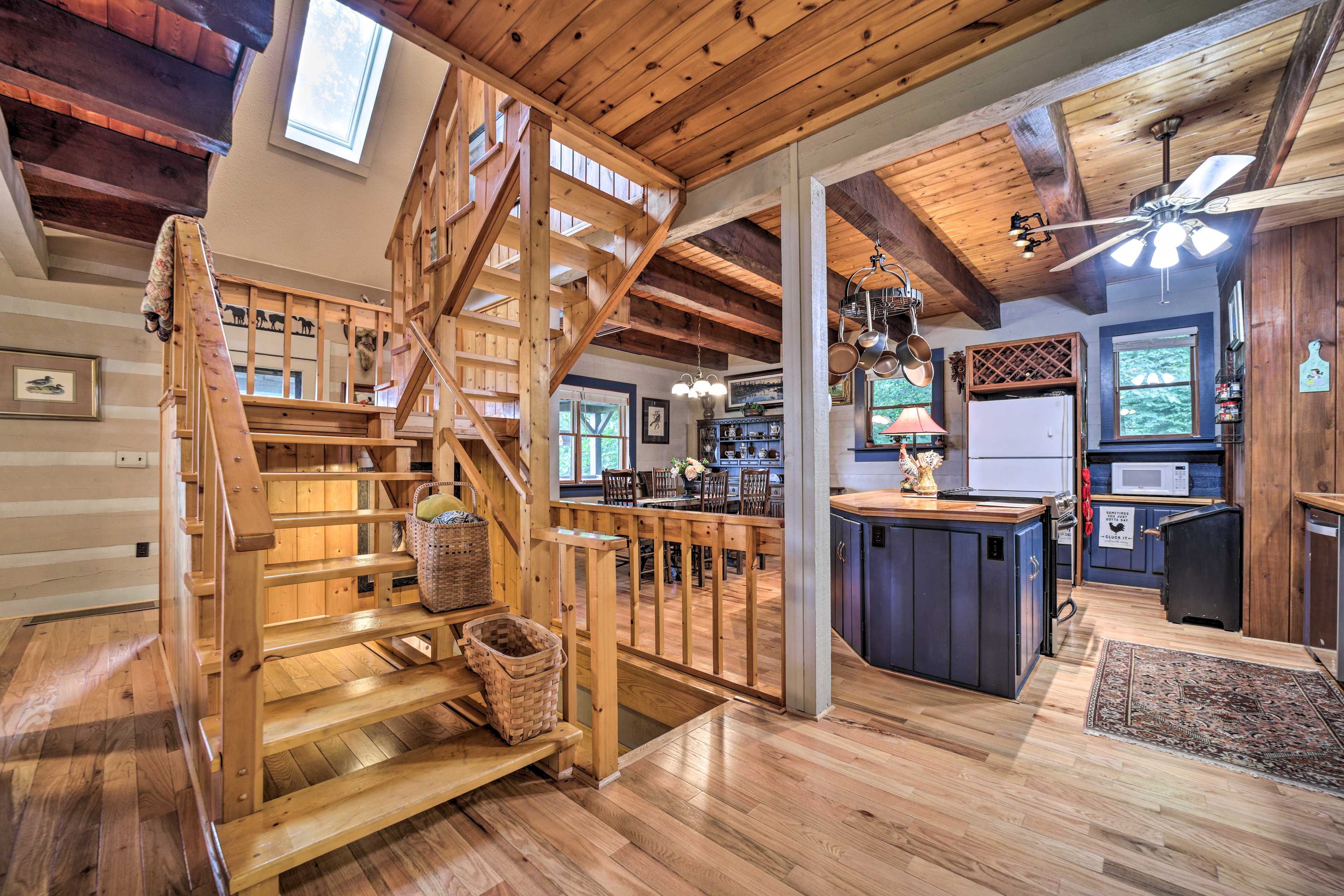 Bryson City Cabin w/ Hot Tub ~ 10 Mi to Dtwn!