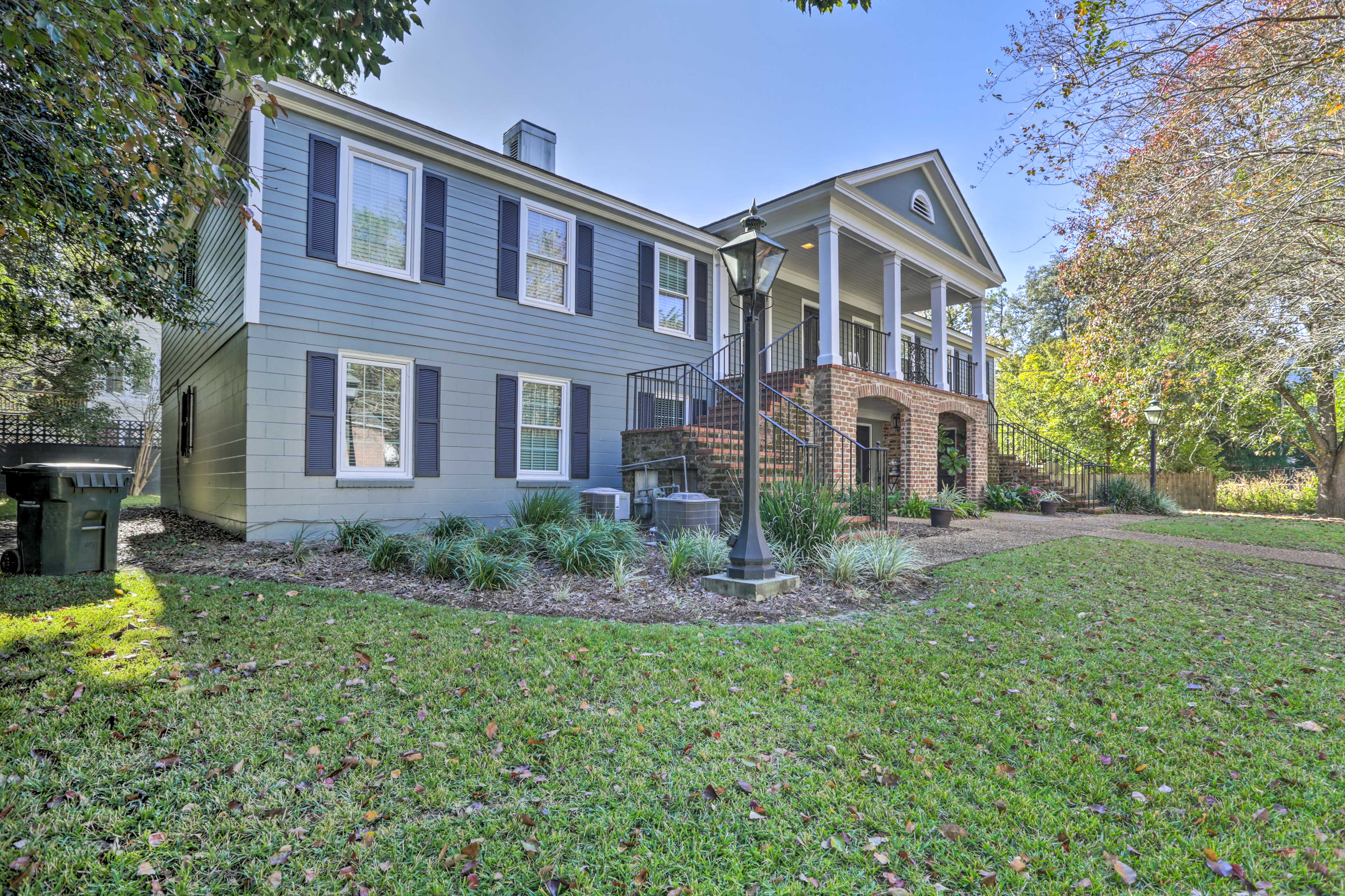 Central Thomasville Condo - Walk to Broad St!