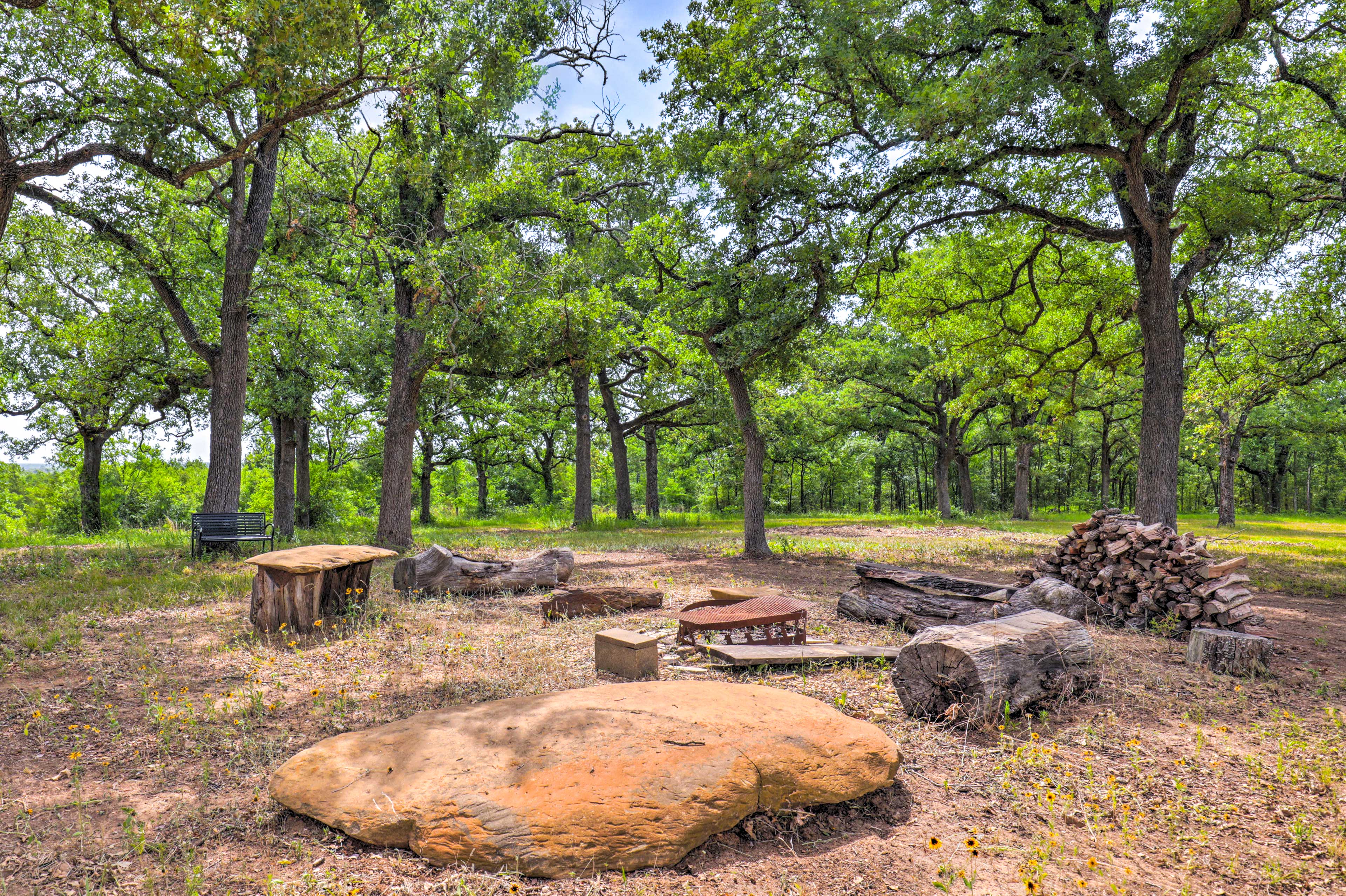 Charming Cameron Farm Retreat ~ 41 Mi to TAMU