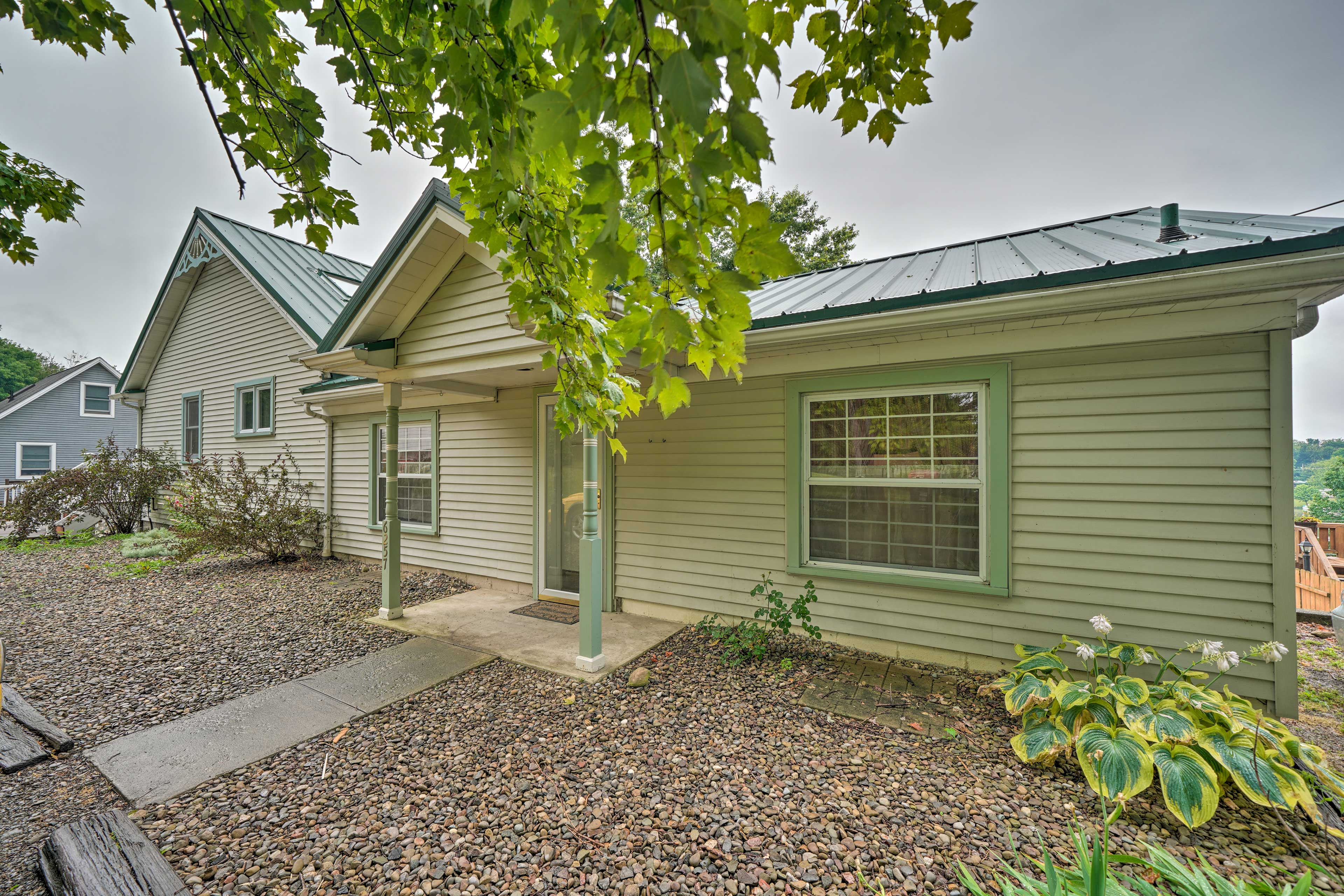 Property Image 2 - Charming Hanoverton Cottage on Guilford Lake!