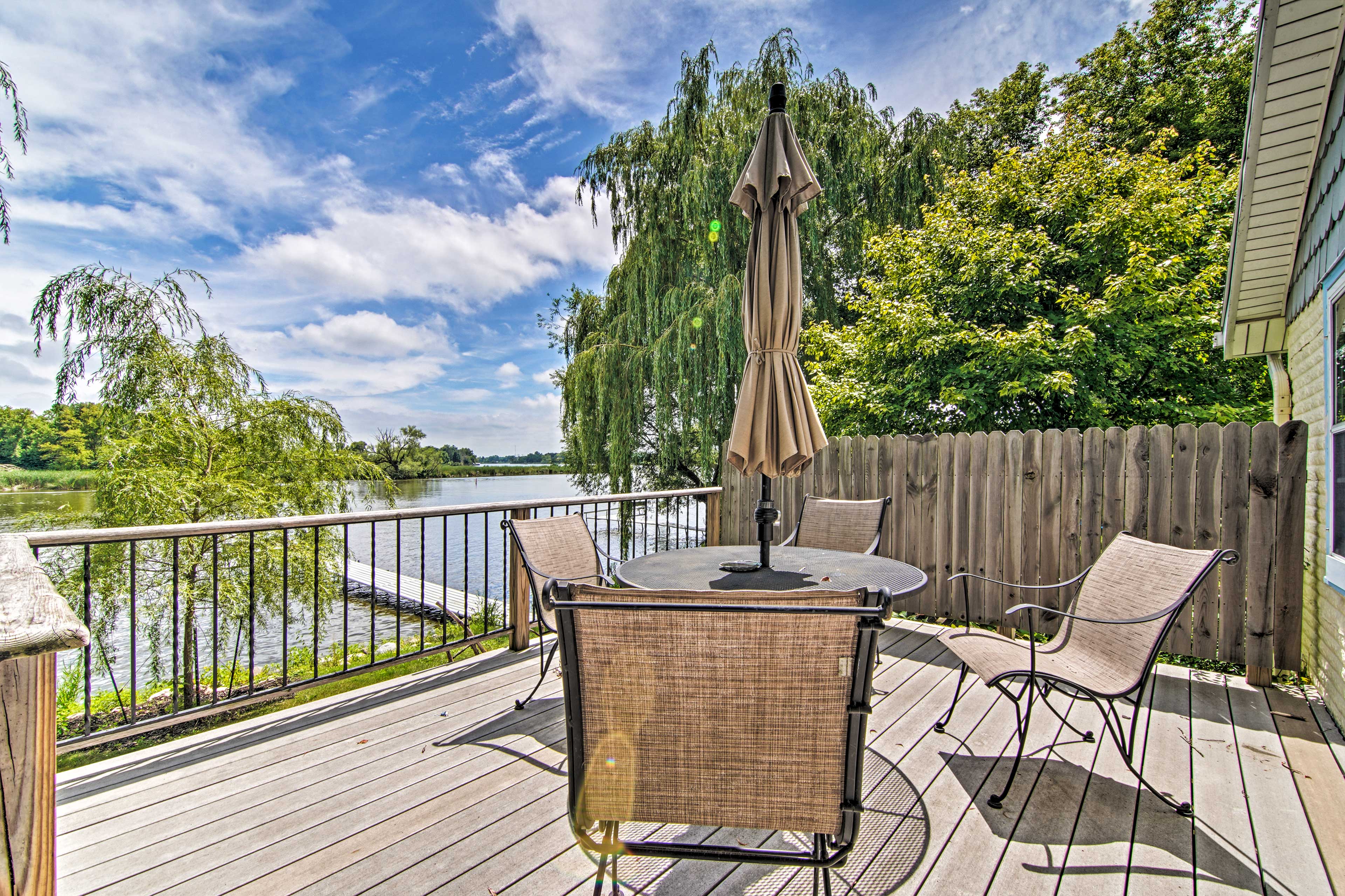 Property Image 1 - Charming Horicon Cottage + Dock on Rock River