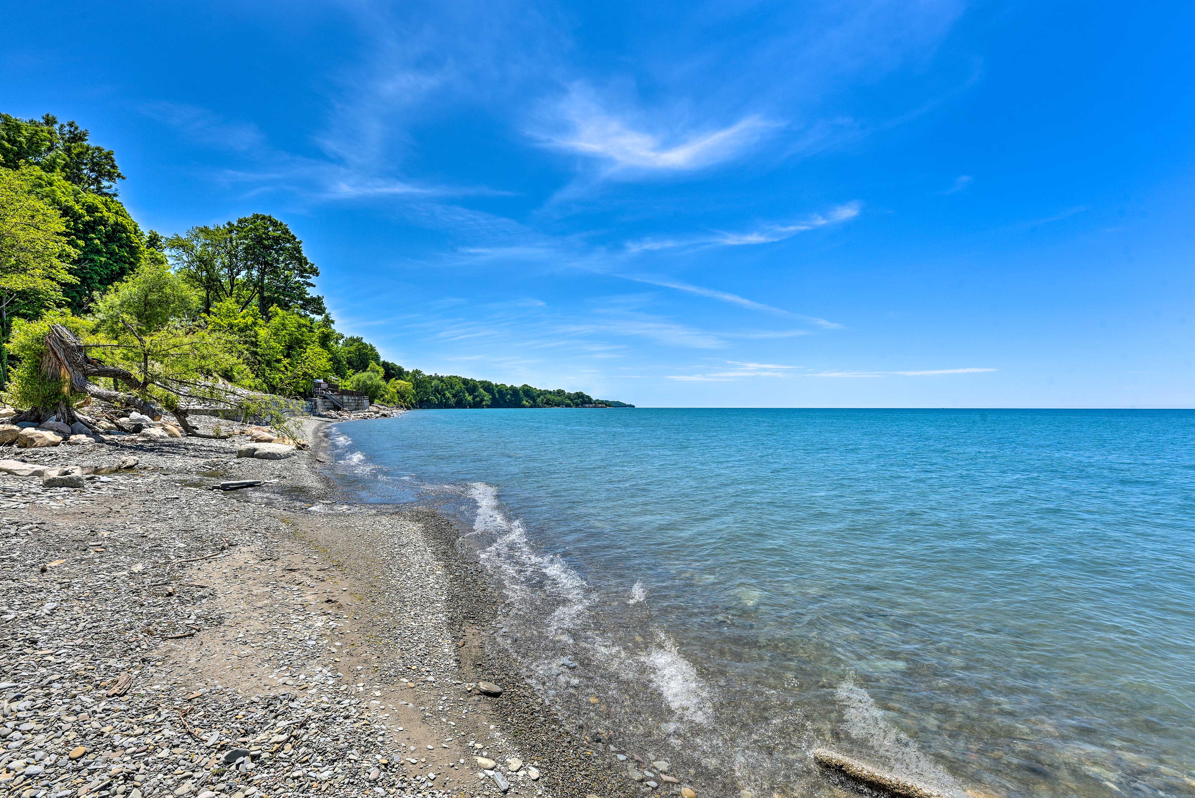 Charming Lake Erie Getaway: Walk to Beach!