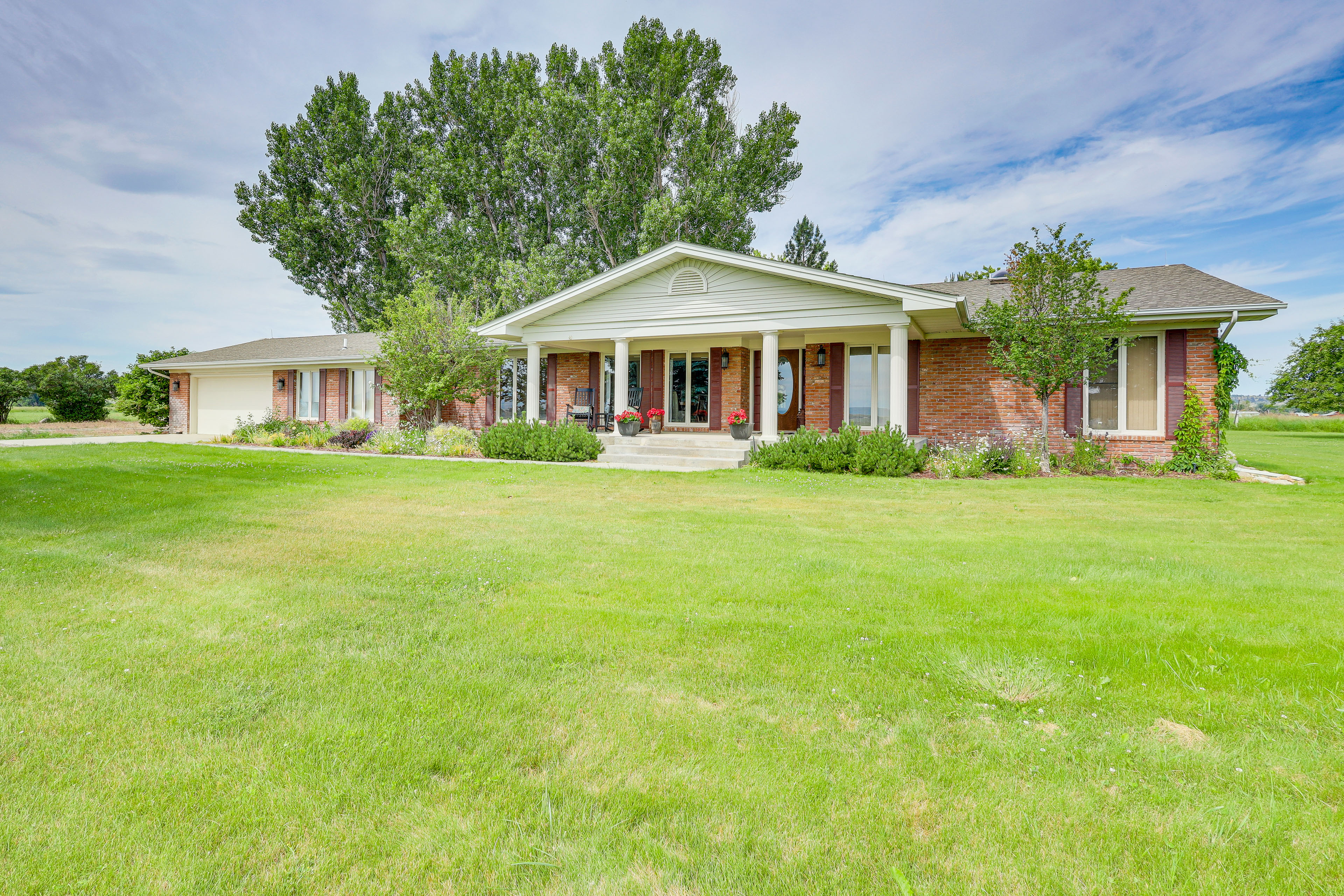 Charming Joliet Ranch House on a Working Farm