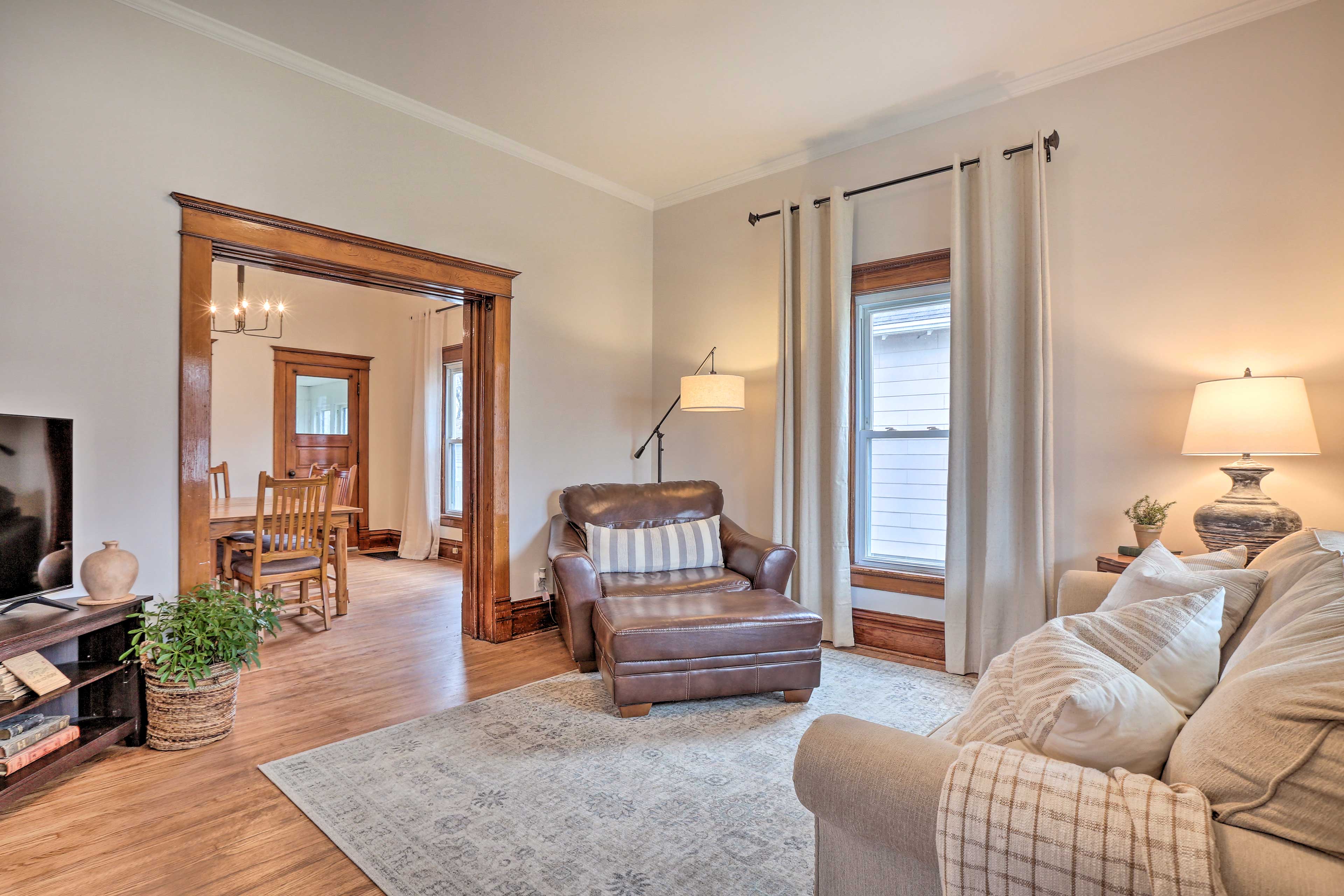 Charming Home w/ Porch Near Wartburg College! Home Rental in Waverly