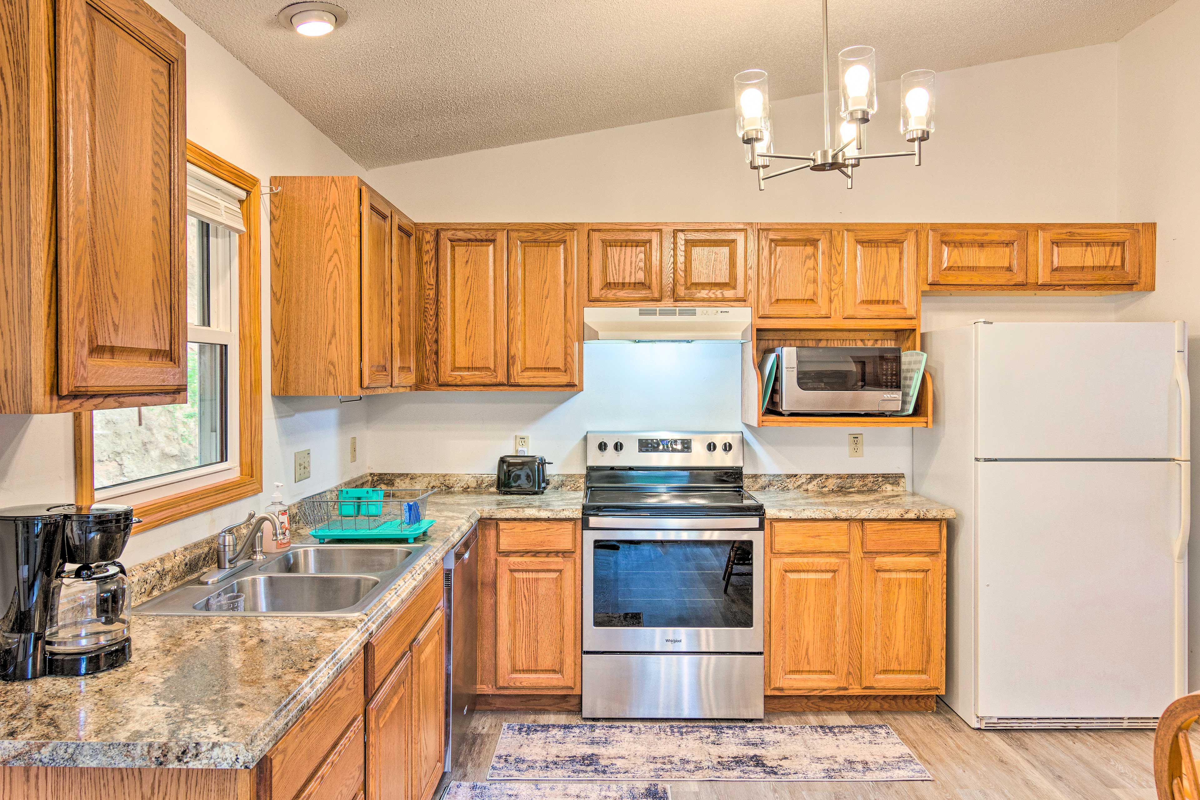 Fire Pit & Mtn Views: Charming Marion Cabin!