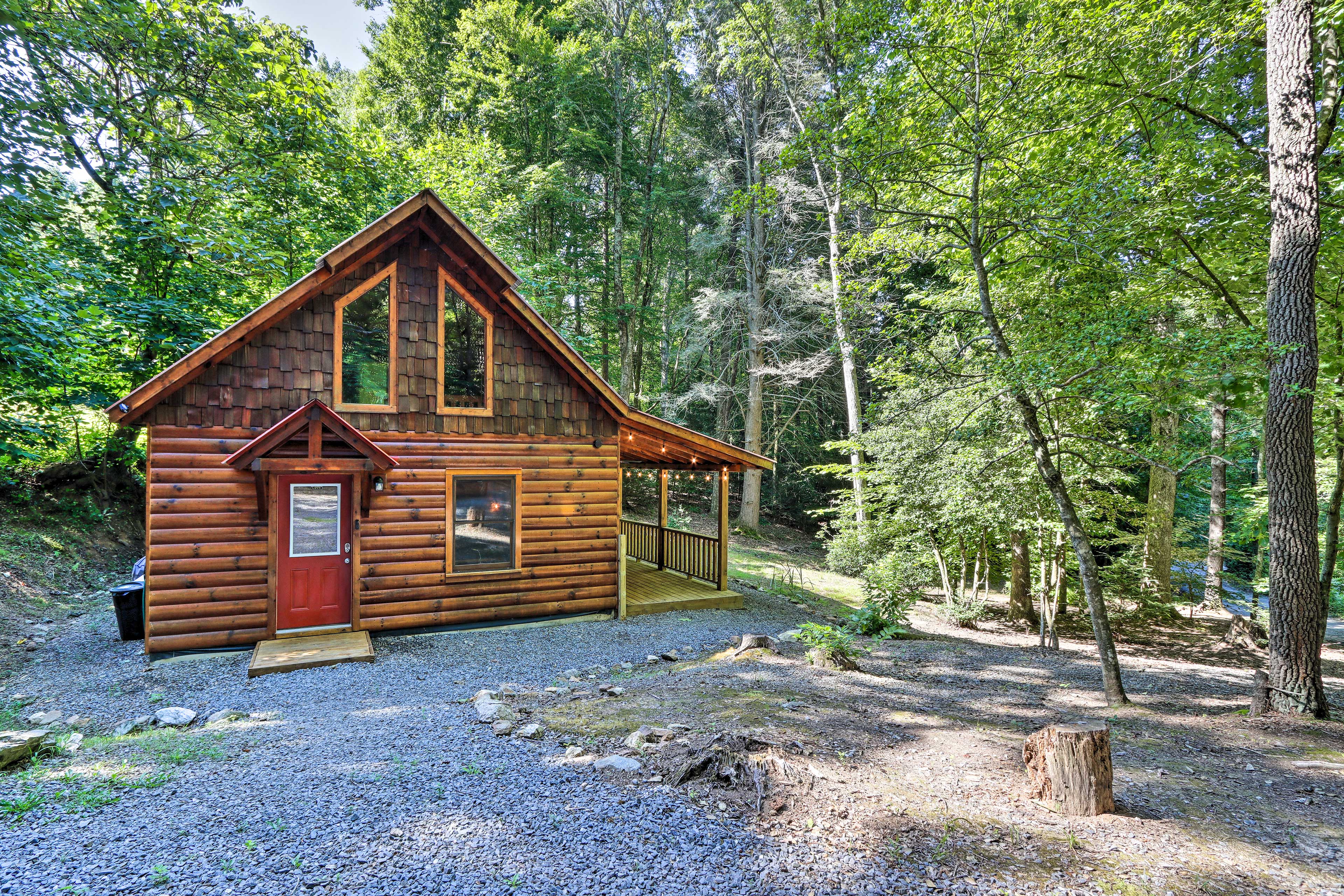 Property Image 2 - Charming Murphy Cabin w/ Porch - Near Hiking!