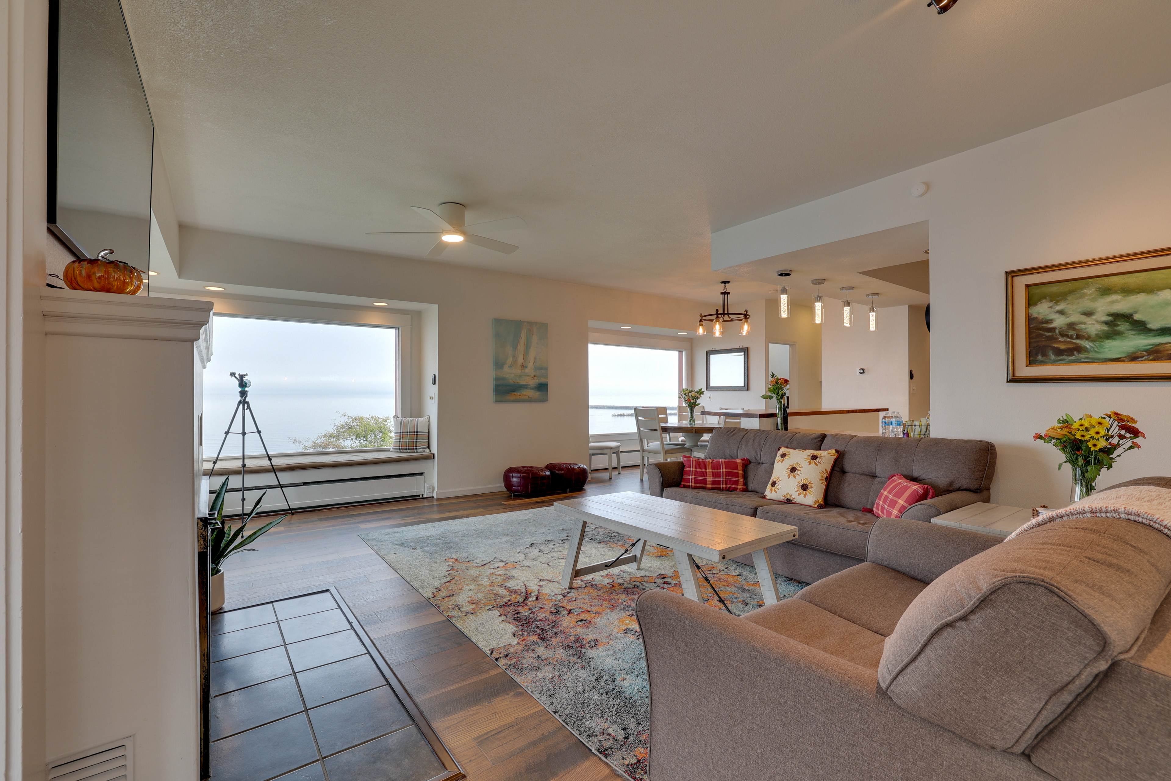 Chic Port Angeles Home w/ Oceanfront Balcony!