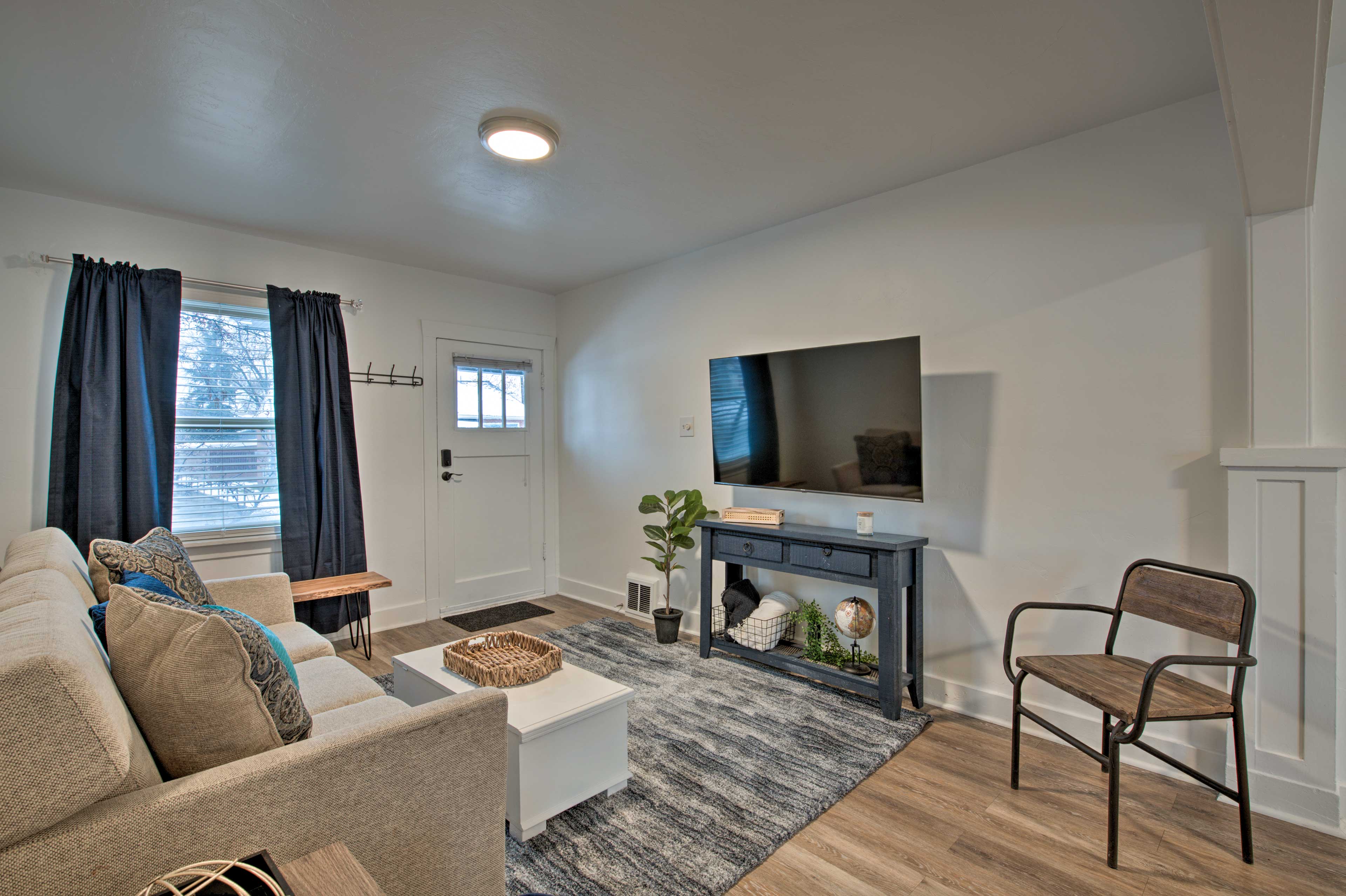 Chic SLC Townhome: Hike, Ski, Shop & Explore!