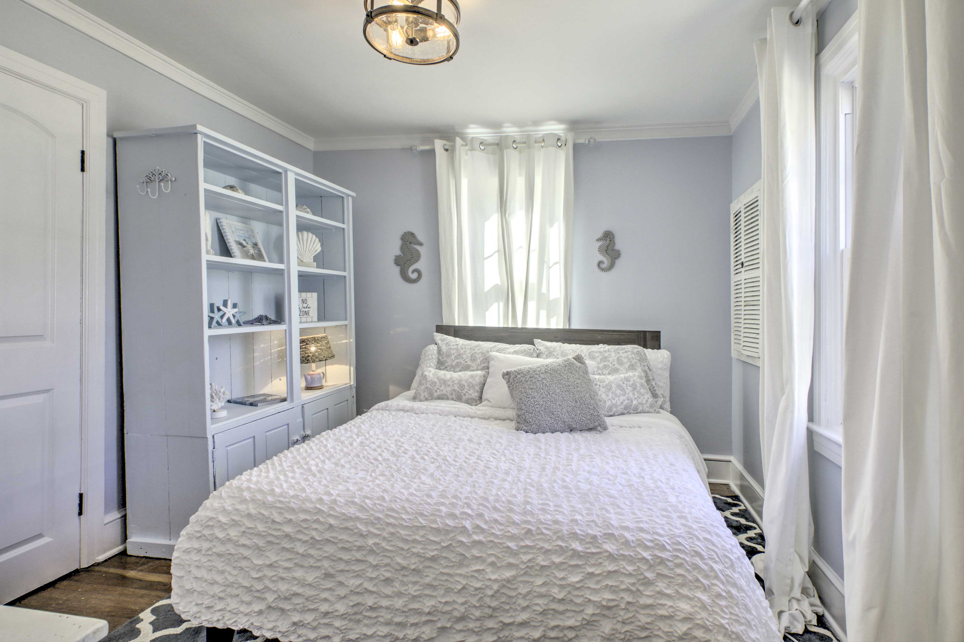 Chincoteague Island Cottage ~ 2 Mi to Beaches