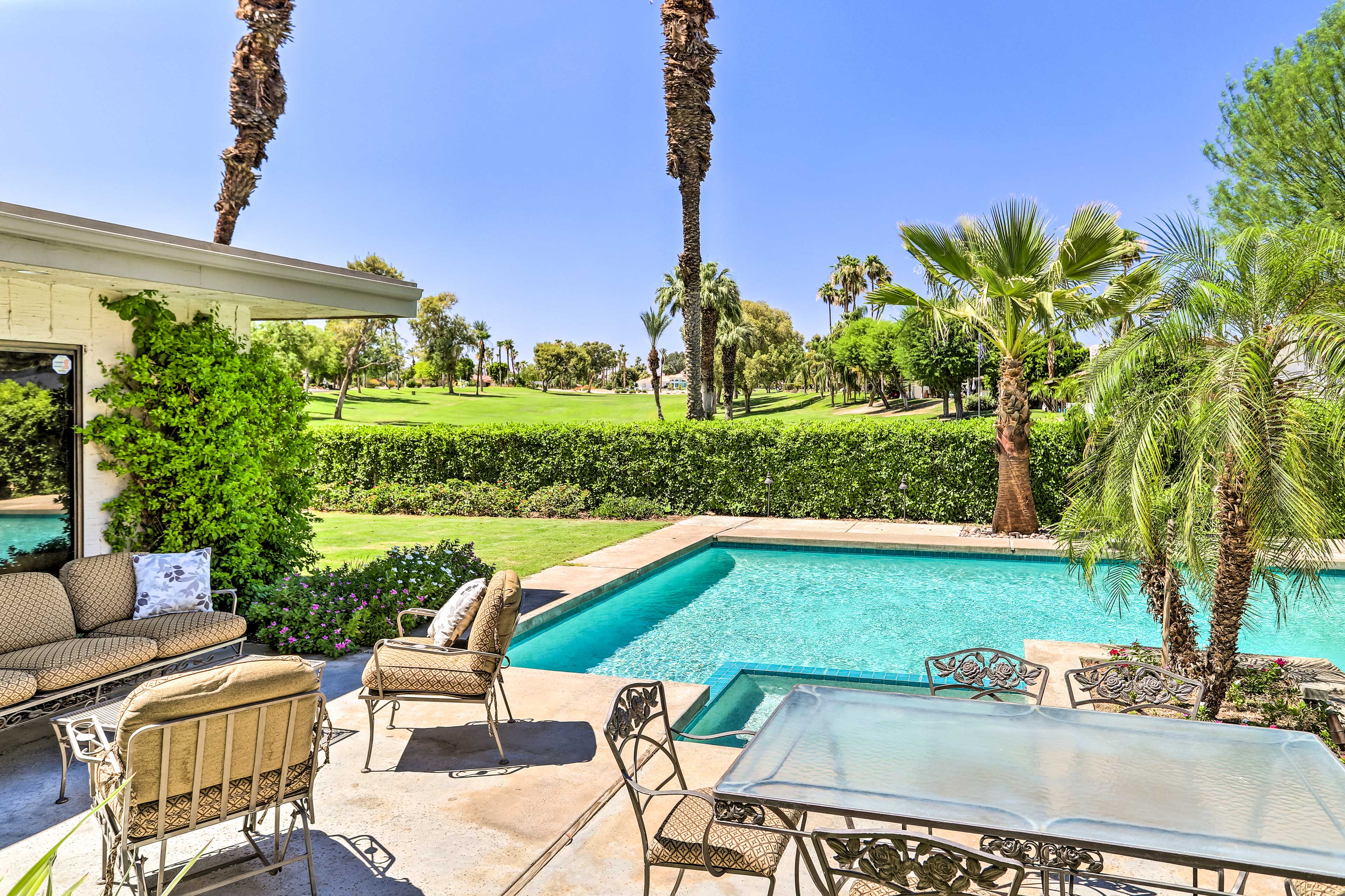 Pool, Grill & Game Room: Bermuda Dunes Oasis