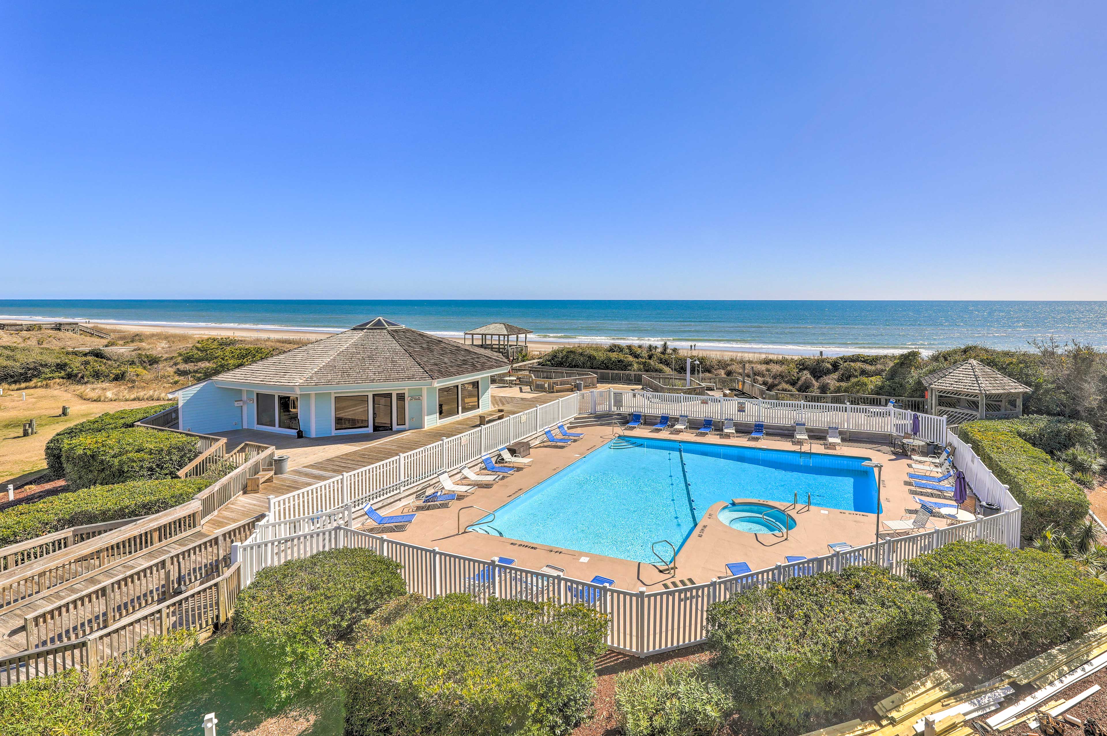 Coastal Condo w/ Indoor & Outdoor Pool Access