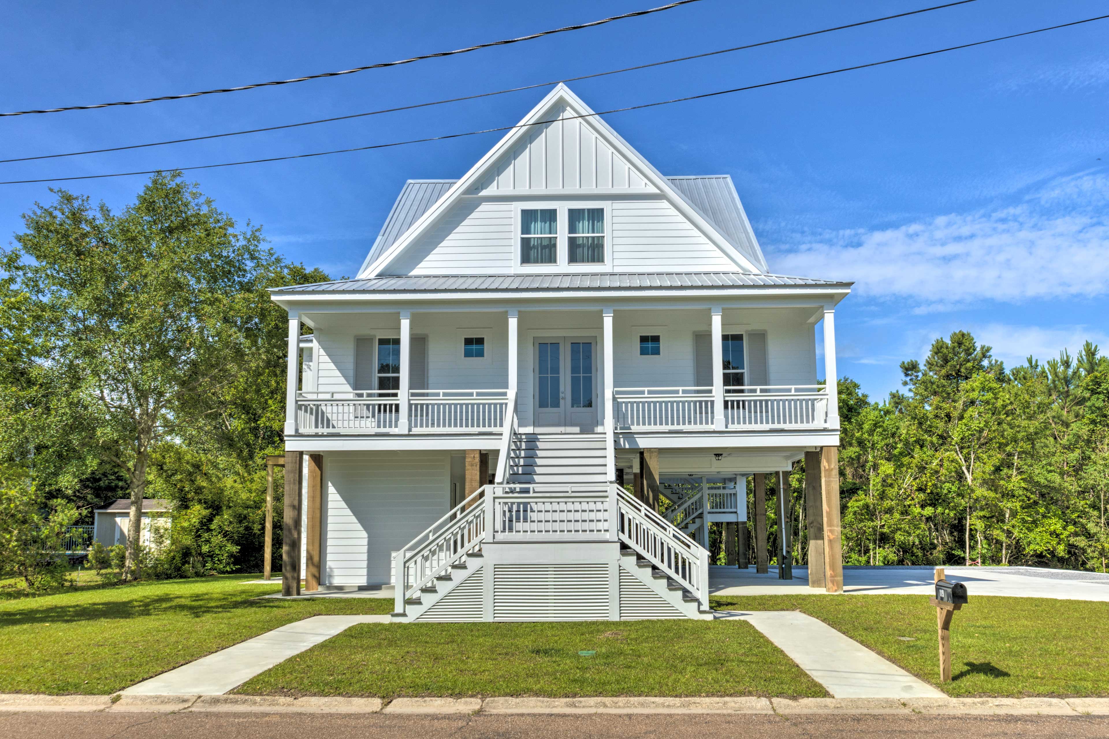 Property Image 1 - Coastal Waveland House 1/2 Block to Pub Beach