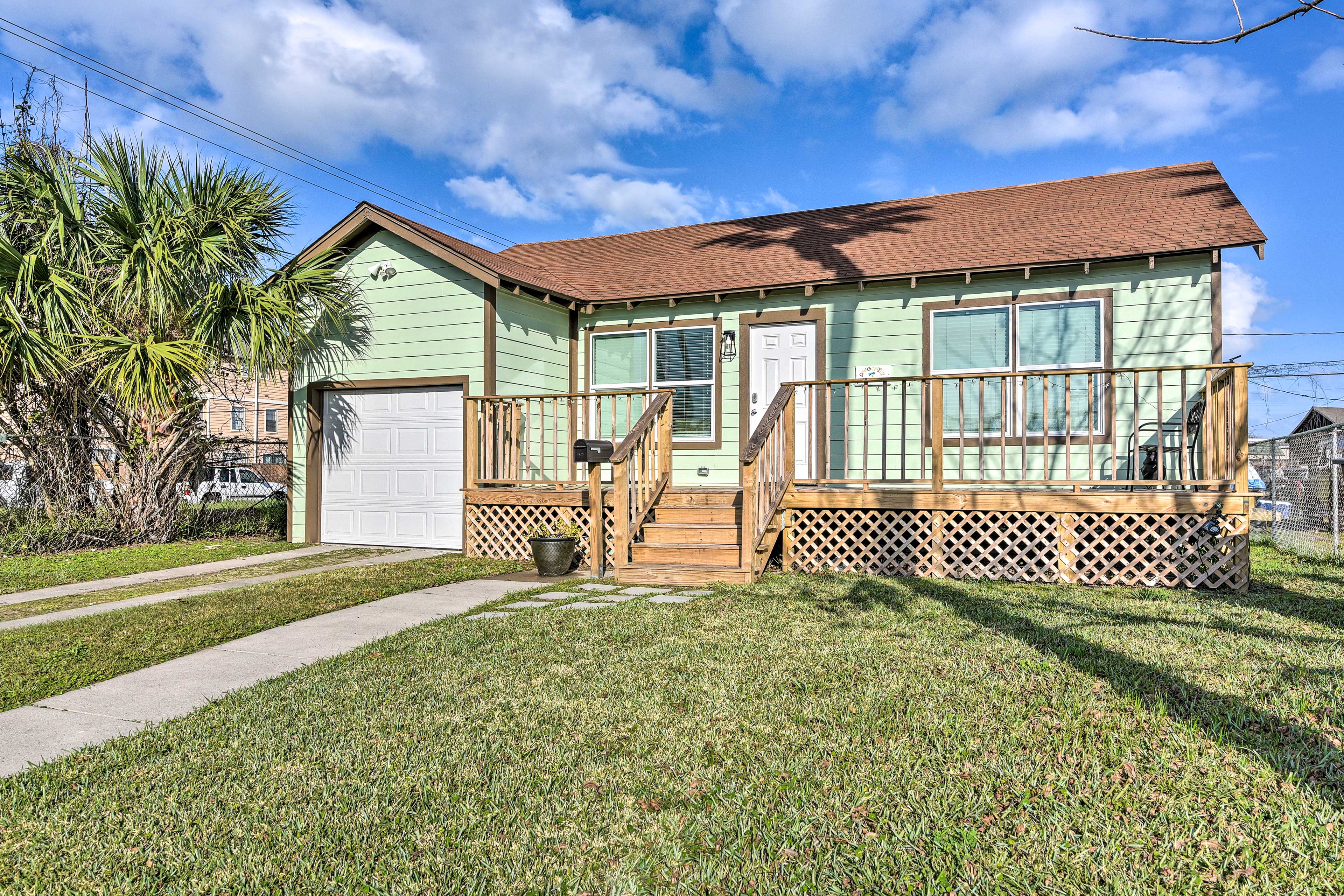 Property Image 2 - Colorful Cottage < 2 Mi to Galveston Pier