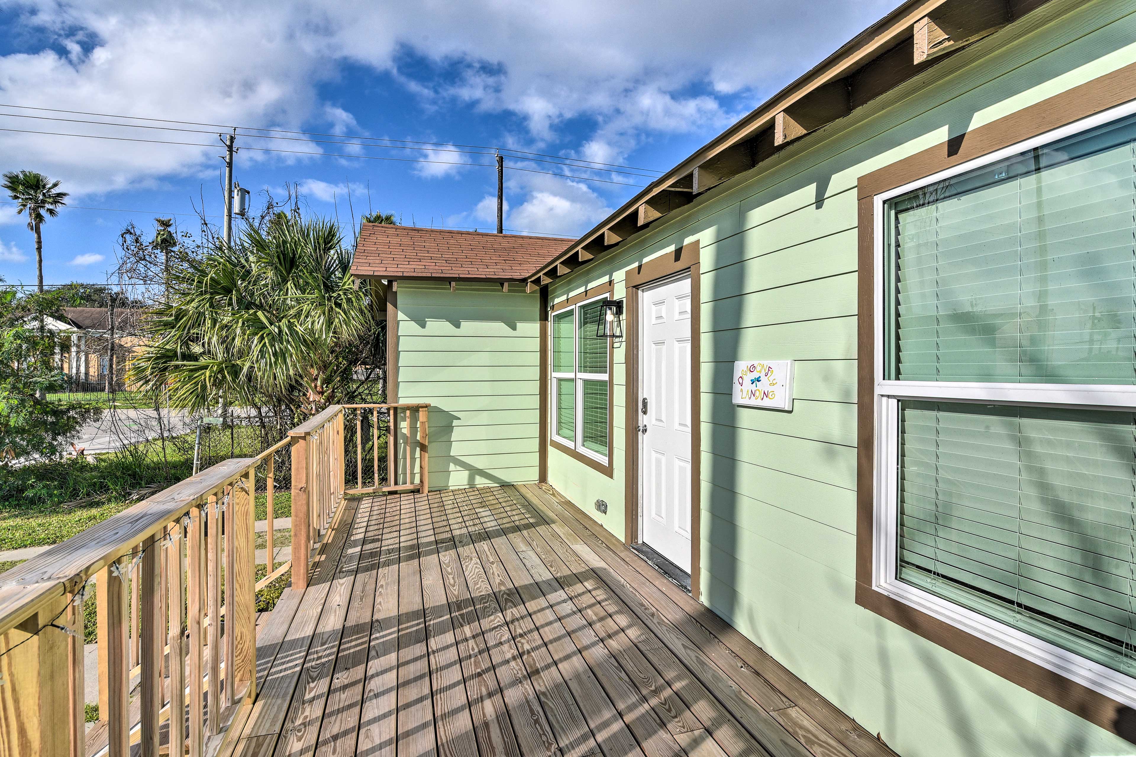 Property Image 1 - Colorful Cottage < 2 Mi to Galveston Pier