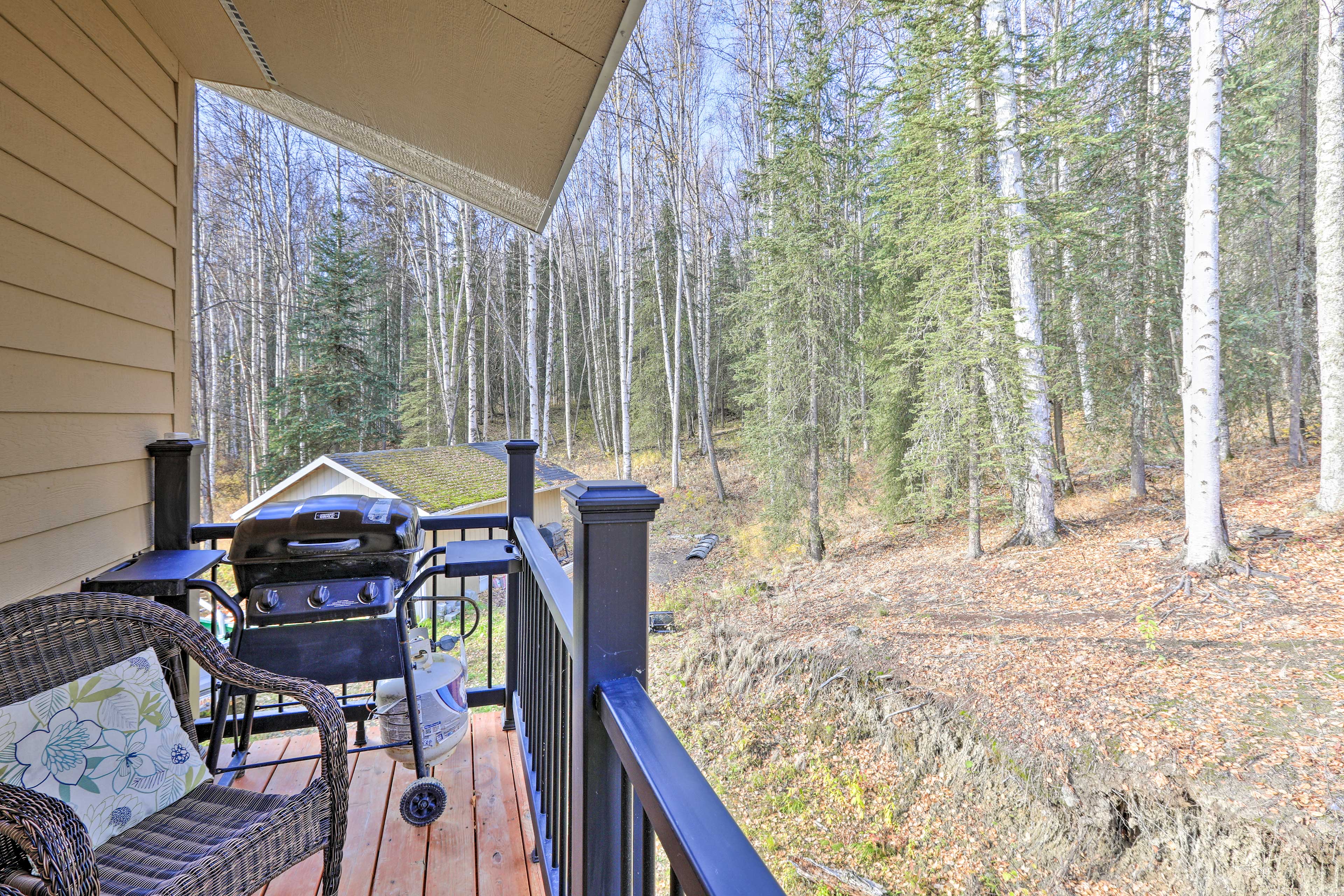 Convenient Fairbanks Guest Suite w/ Grill!