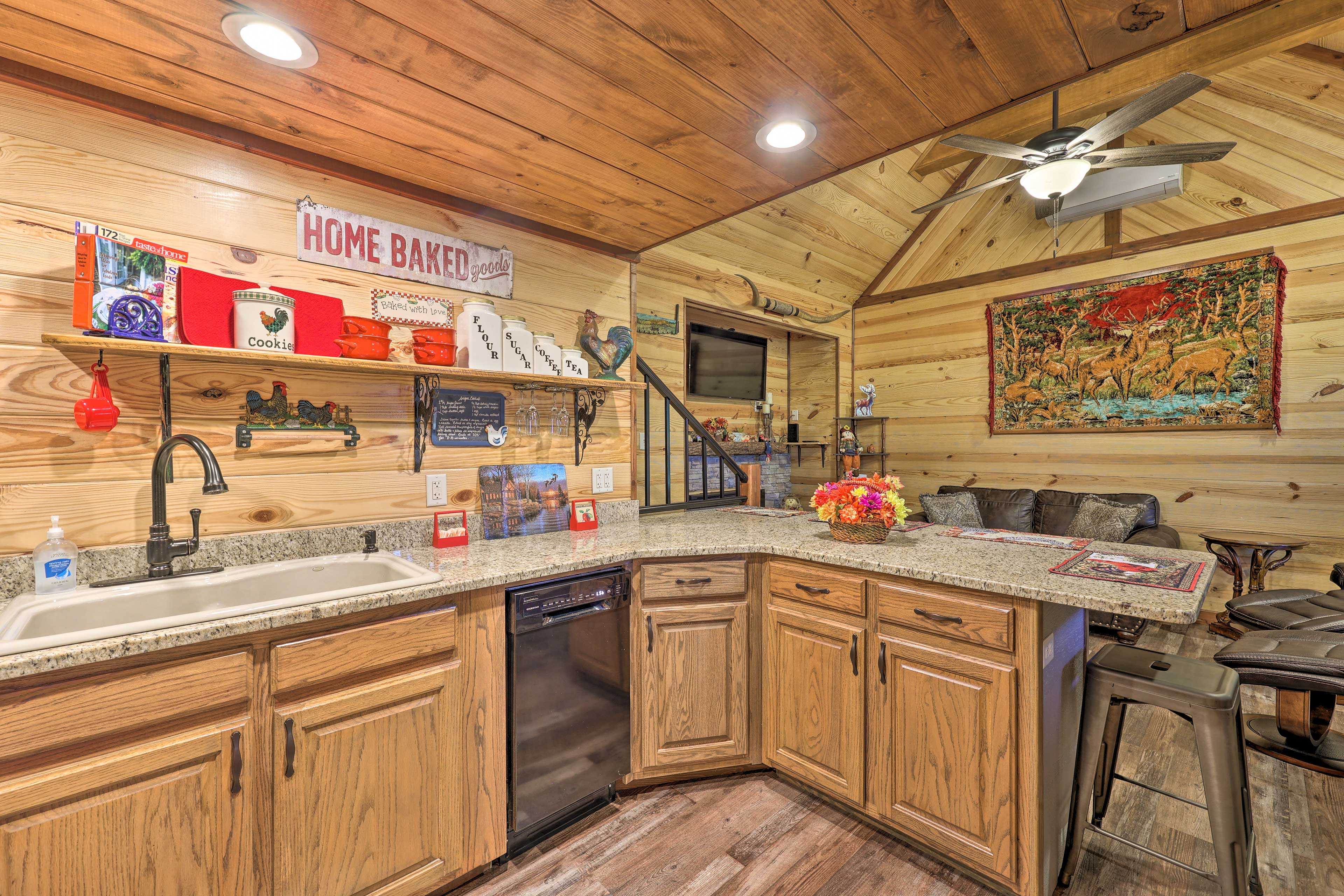 Secluded & Peaceful: 'Tree Top Cabin' w/ Loft