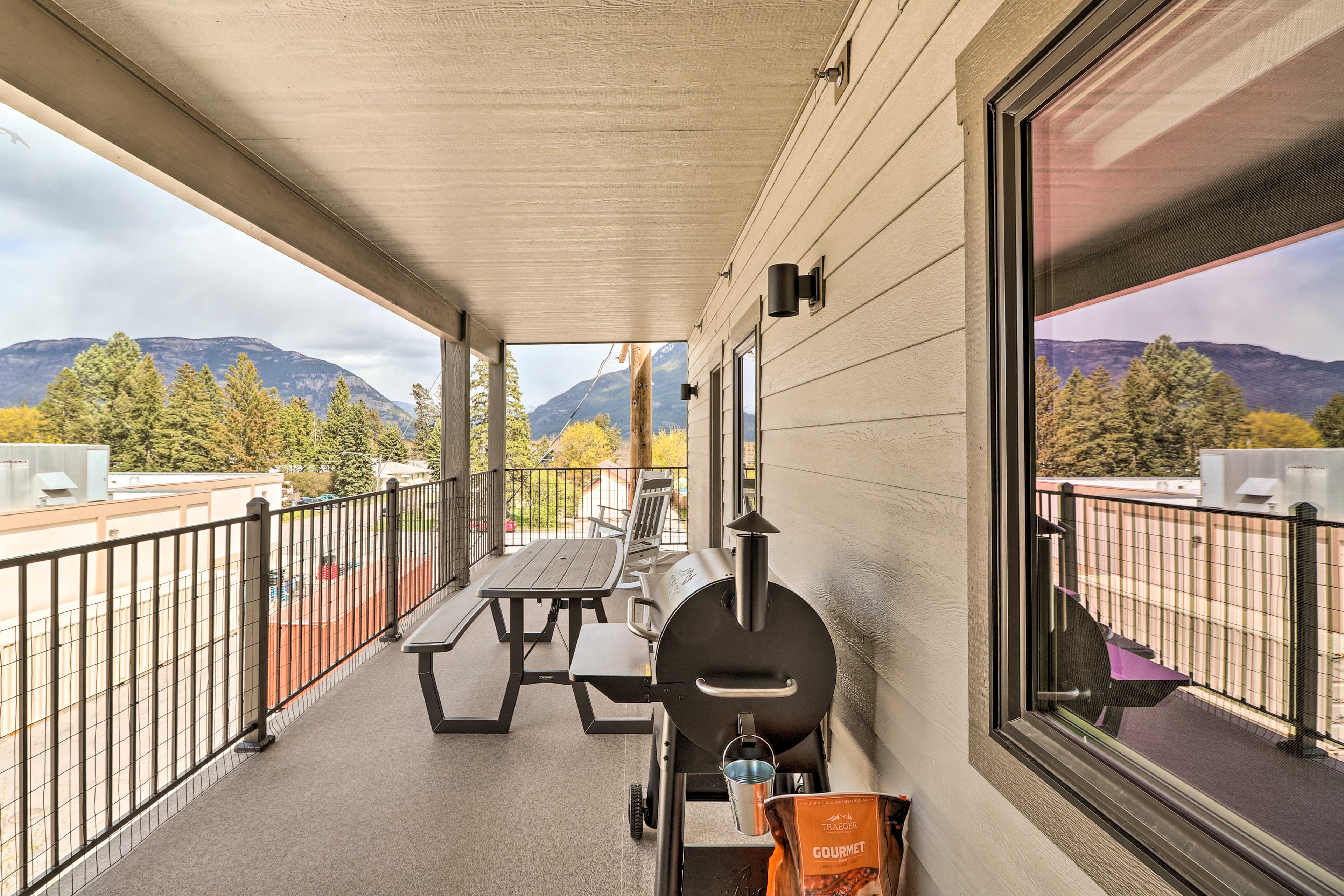 Cozy Columbia Falls Condo w/ Private Balcony!