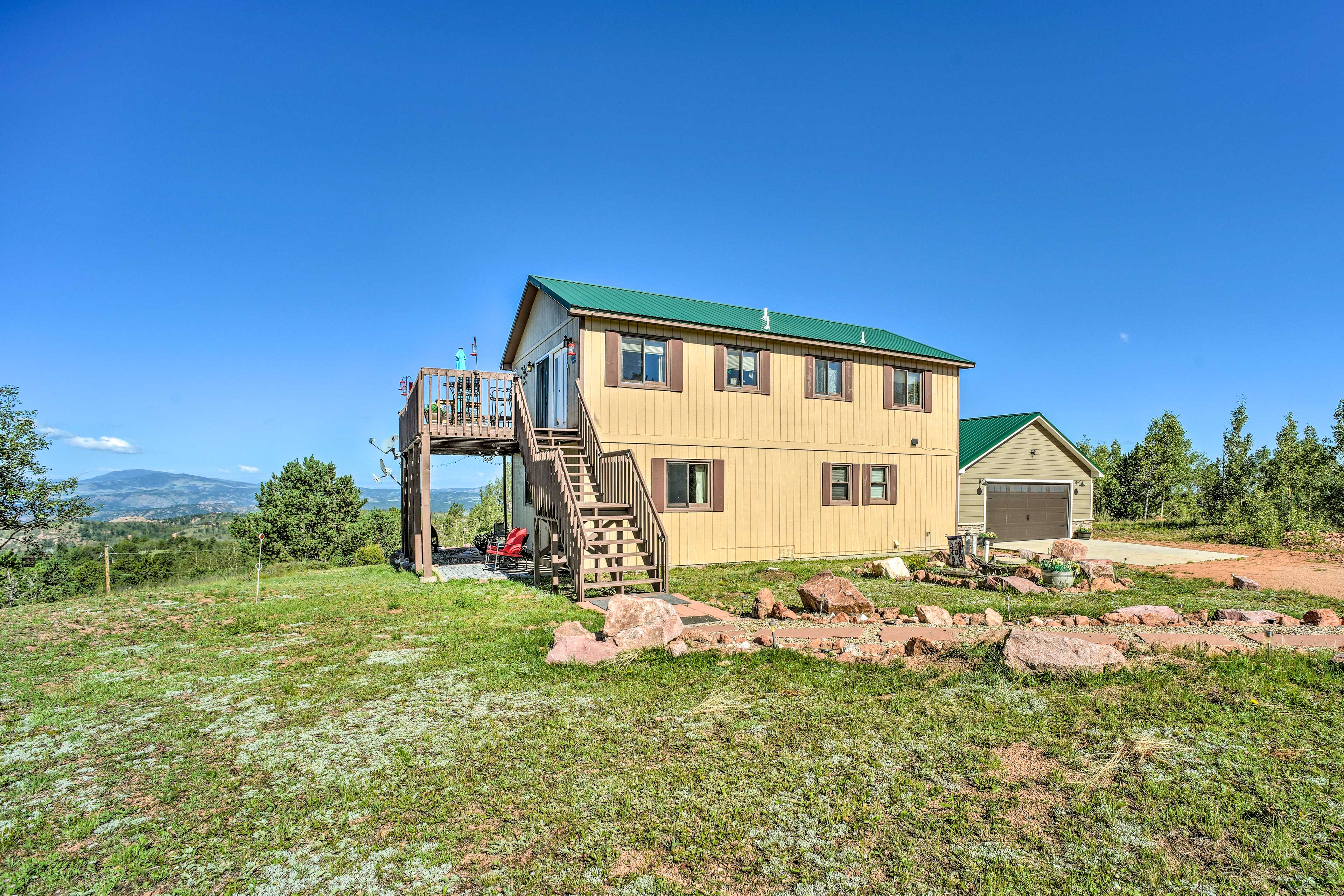 Property Image 2 - Cozy Mountain Cabin w/ Panoramic Mtn Views!