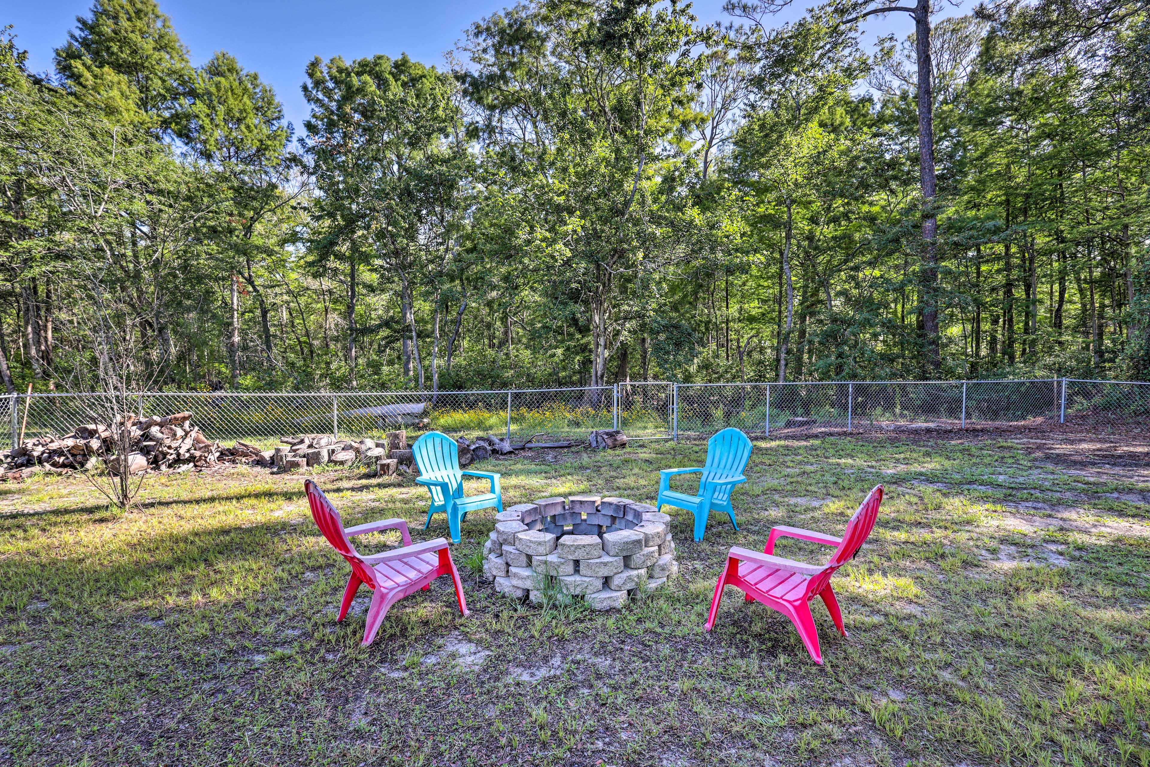 Property Image 2 - Cozy Steinhatchee House w/ Fire Pit & Grill!