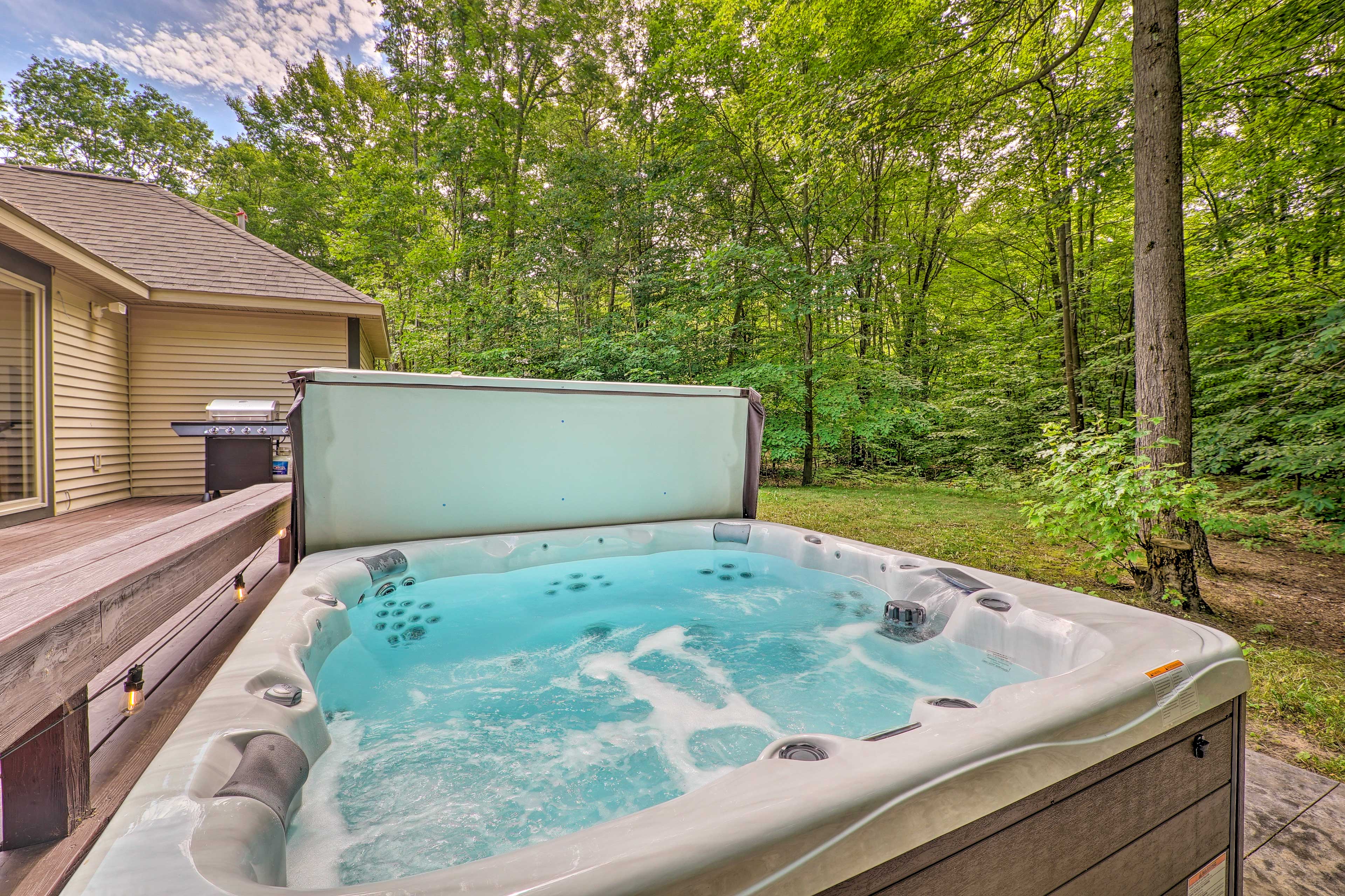 Property Image 2 - Cozy Whitehall Hideaway w/ Hot Tub + Chiminea!