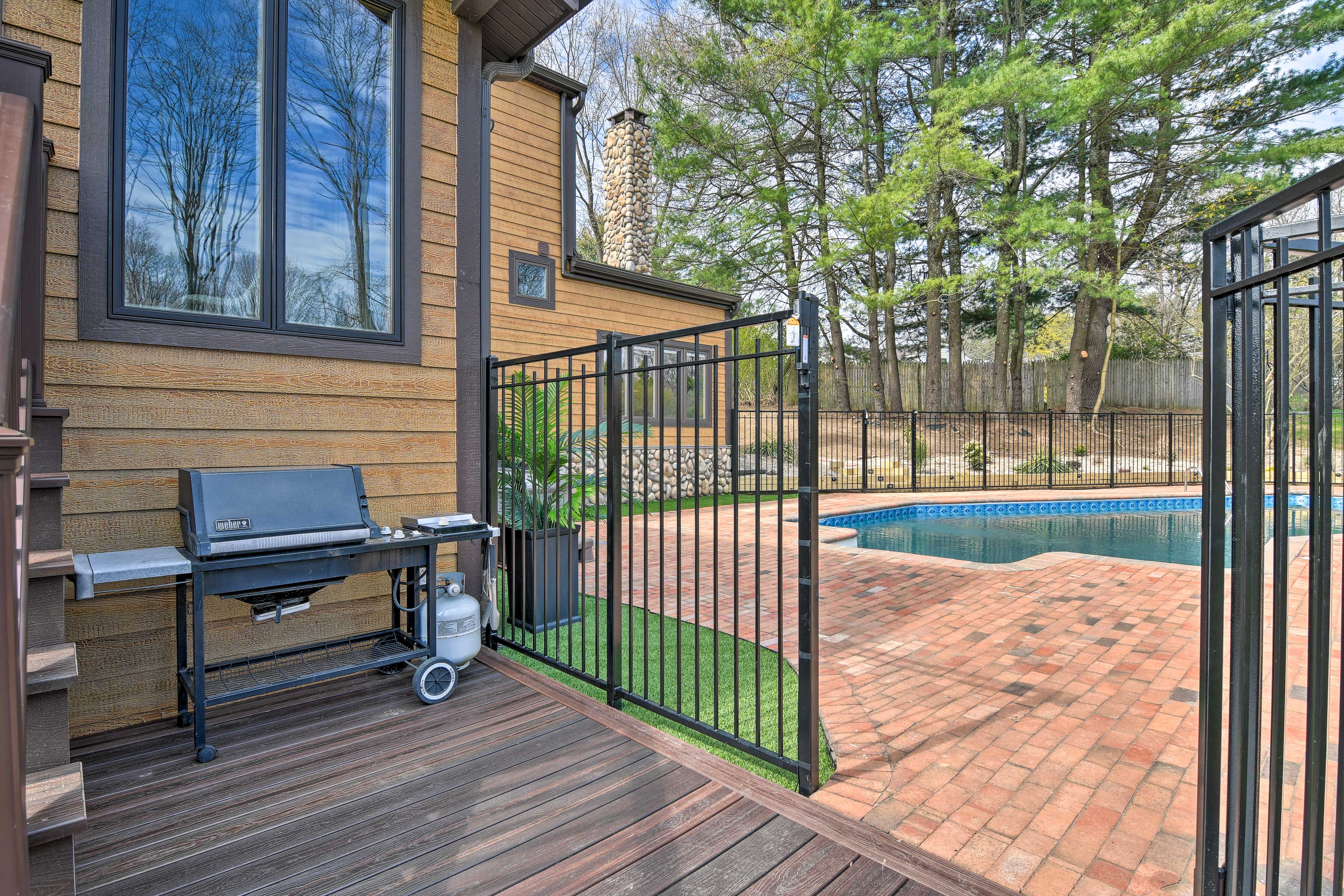 Lovely Highland Home w/ Pool & Hot Tub!