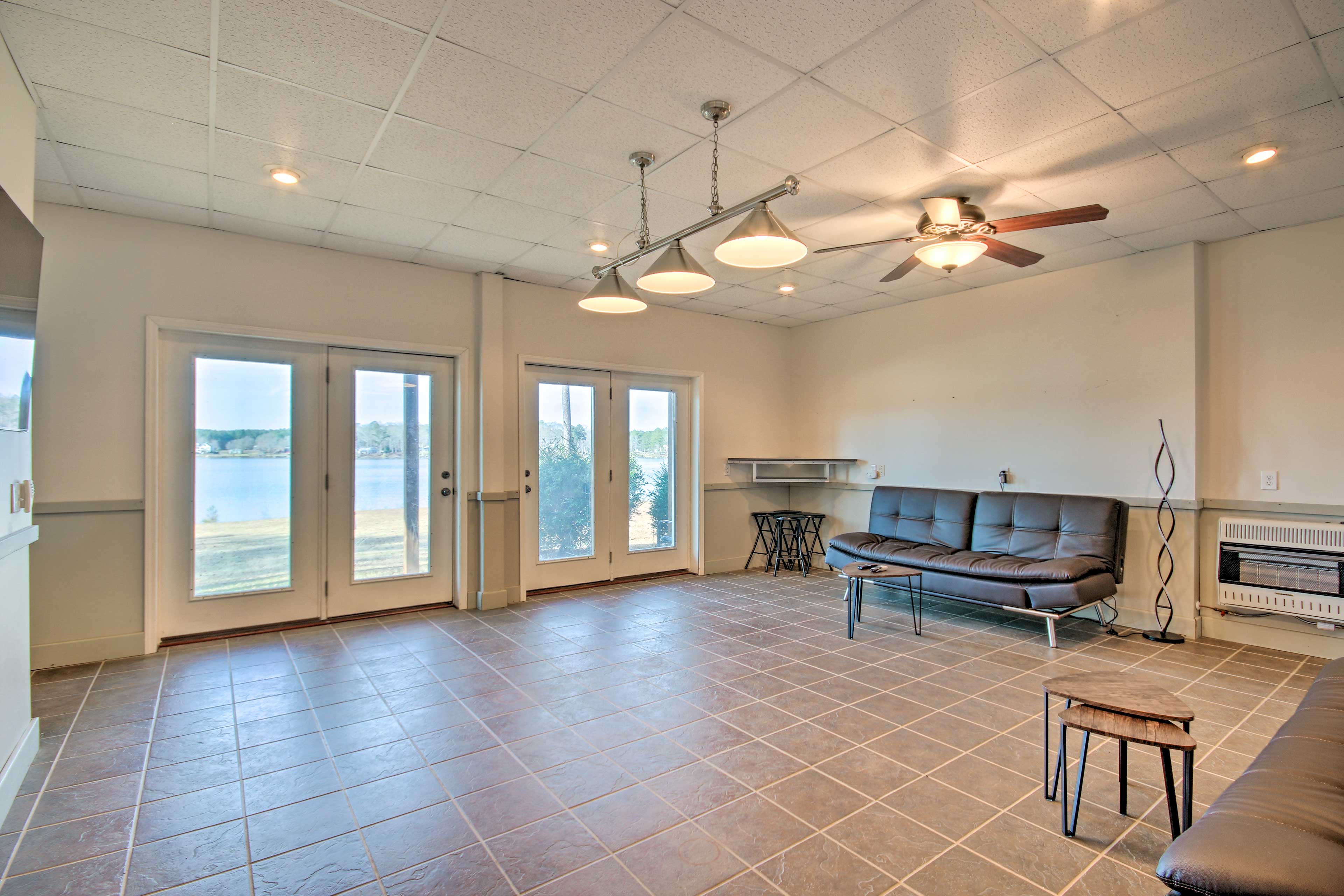 Dreamy Ridgeway Home w/ Grill on Lake Wateree!