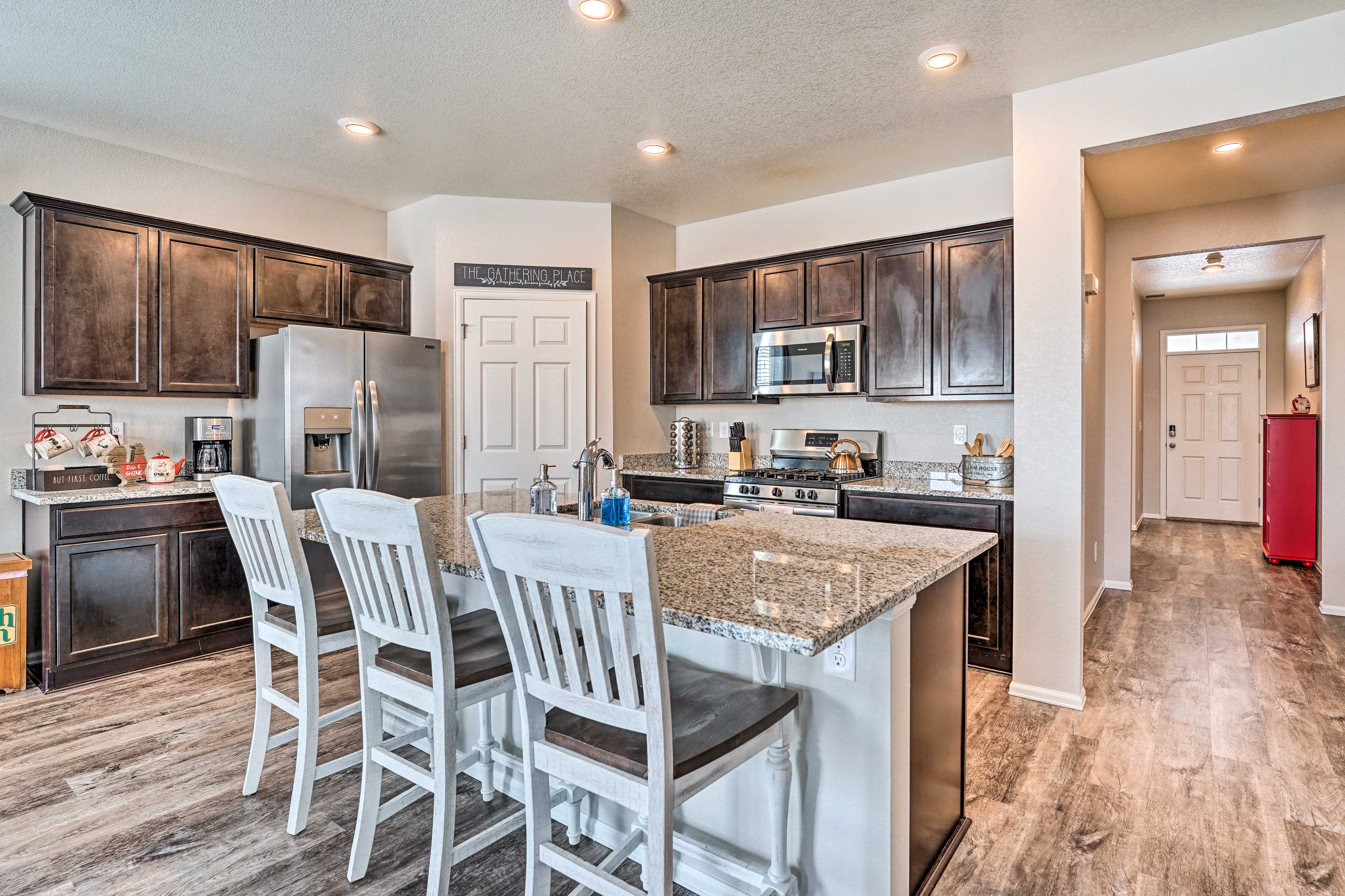 Dreamy Windsor Home with Grill ~ 3 Miles to Lake!