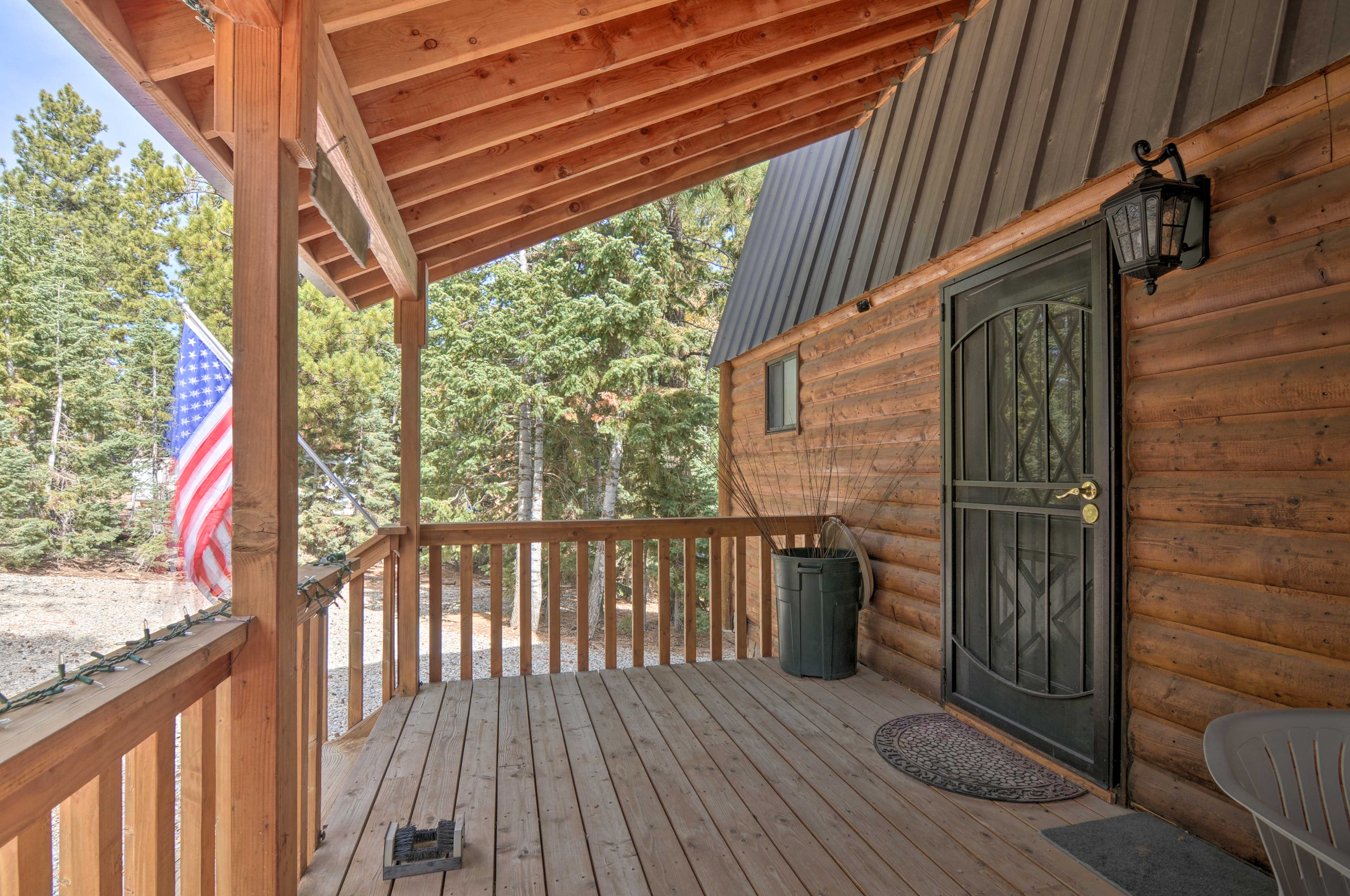 Duck Creek Village Cabin w/ Deck on Half Acre