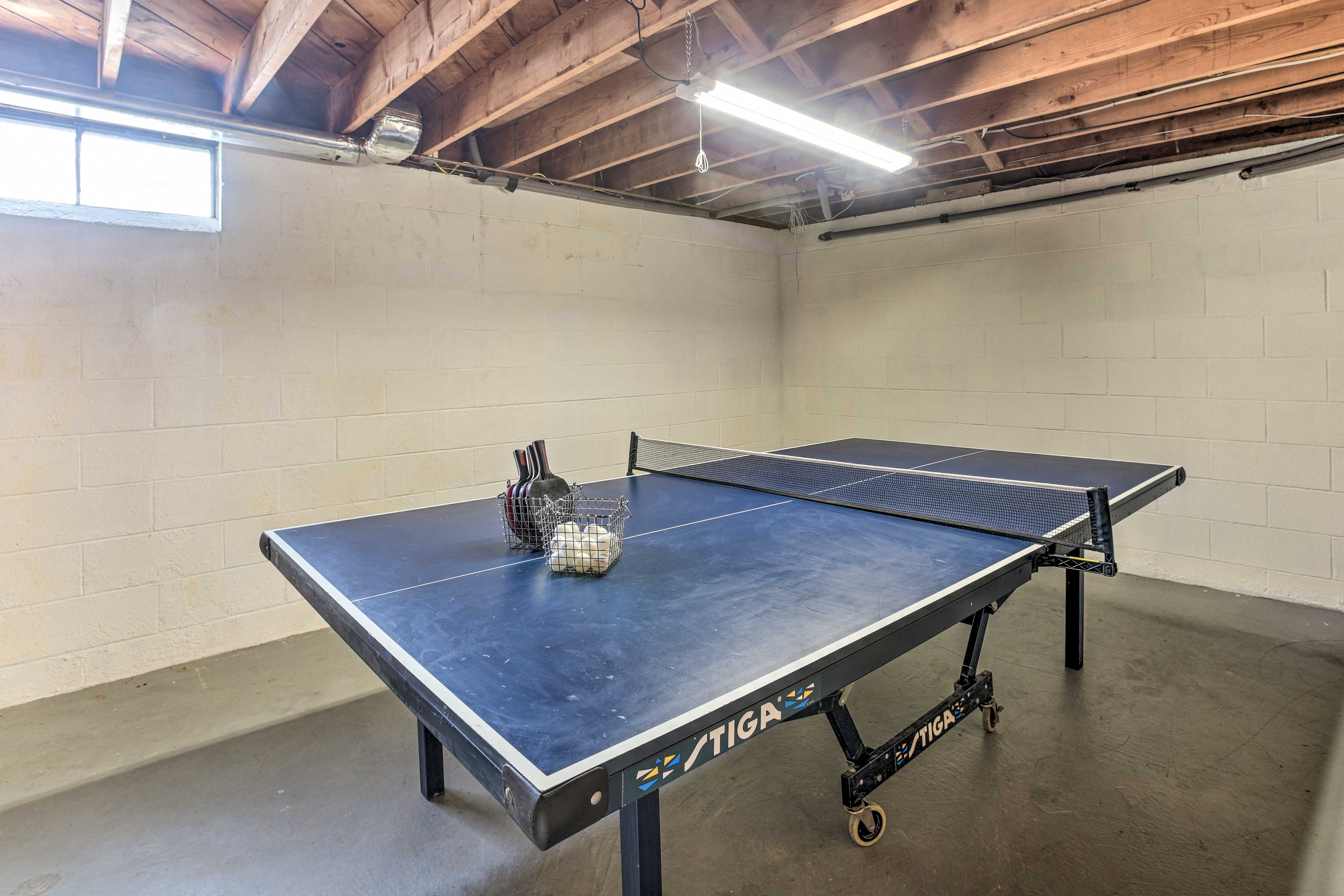 Family-Friendly Retreat w/ Hot Tub: 1 Mi to Dtwn