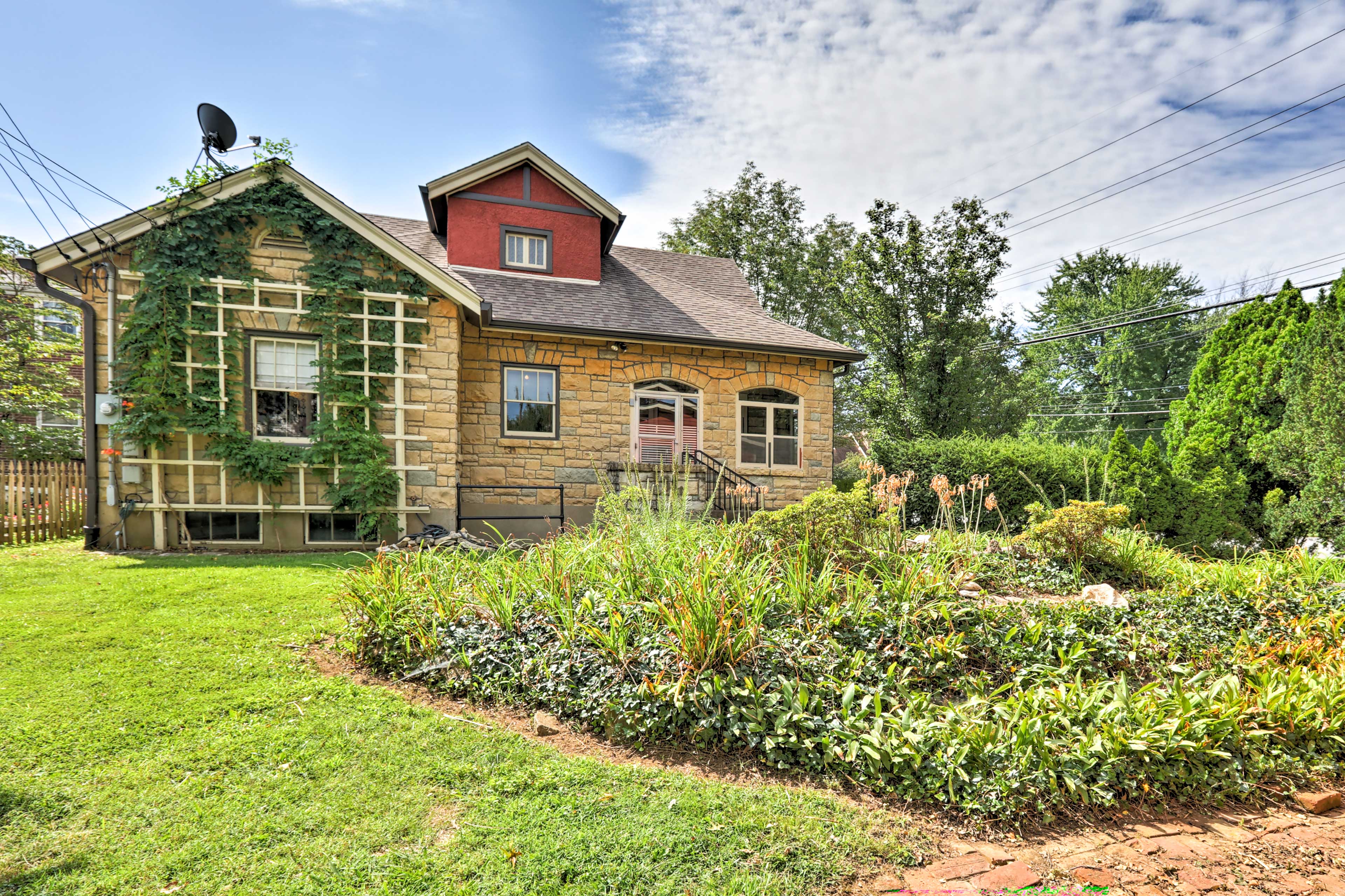8 Mi to Kentucky Derby: Charming Louisville Gem