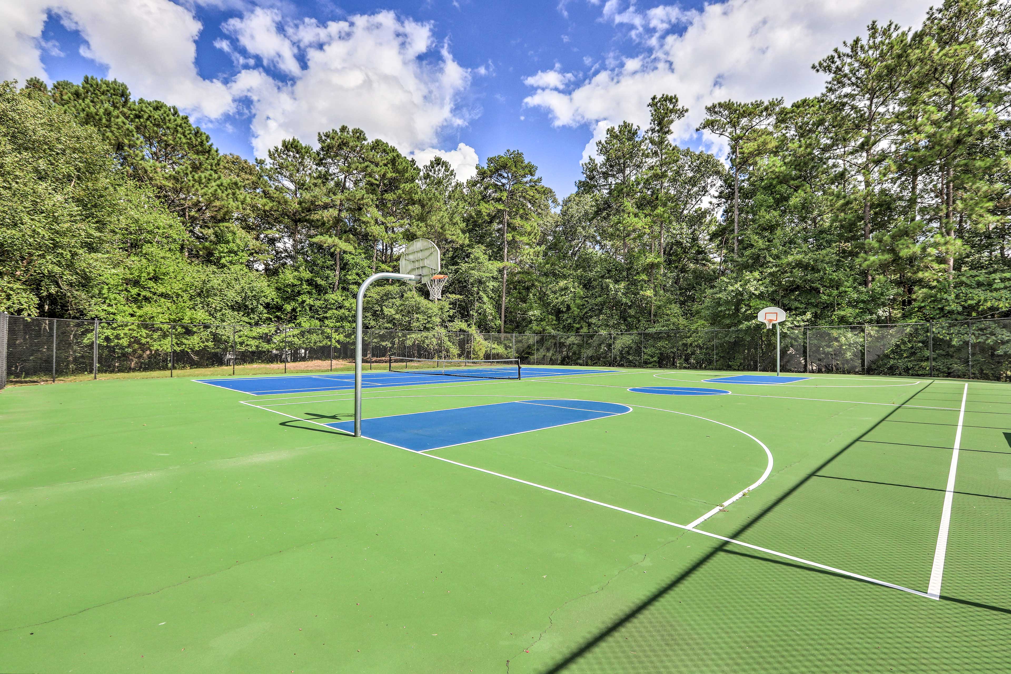 Fayetteville Retreat w/ Hot Tub & Fenced Yard