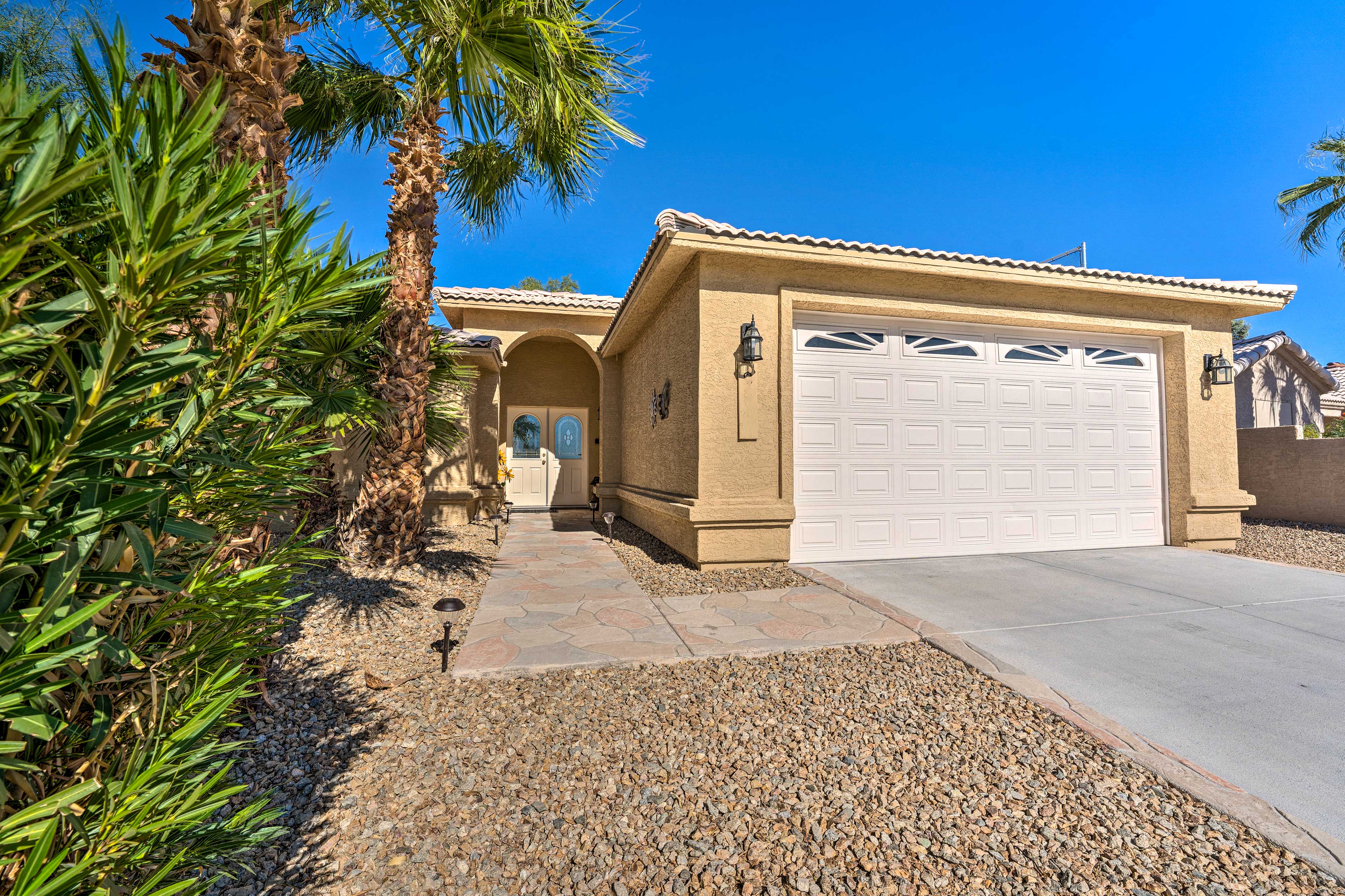 Fort Mohave Family Home w/ Golf Course Views!