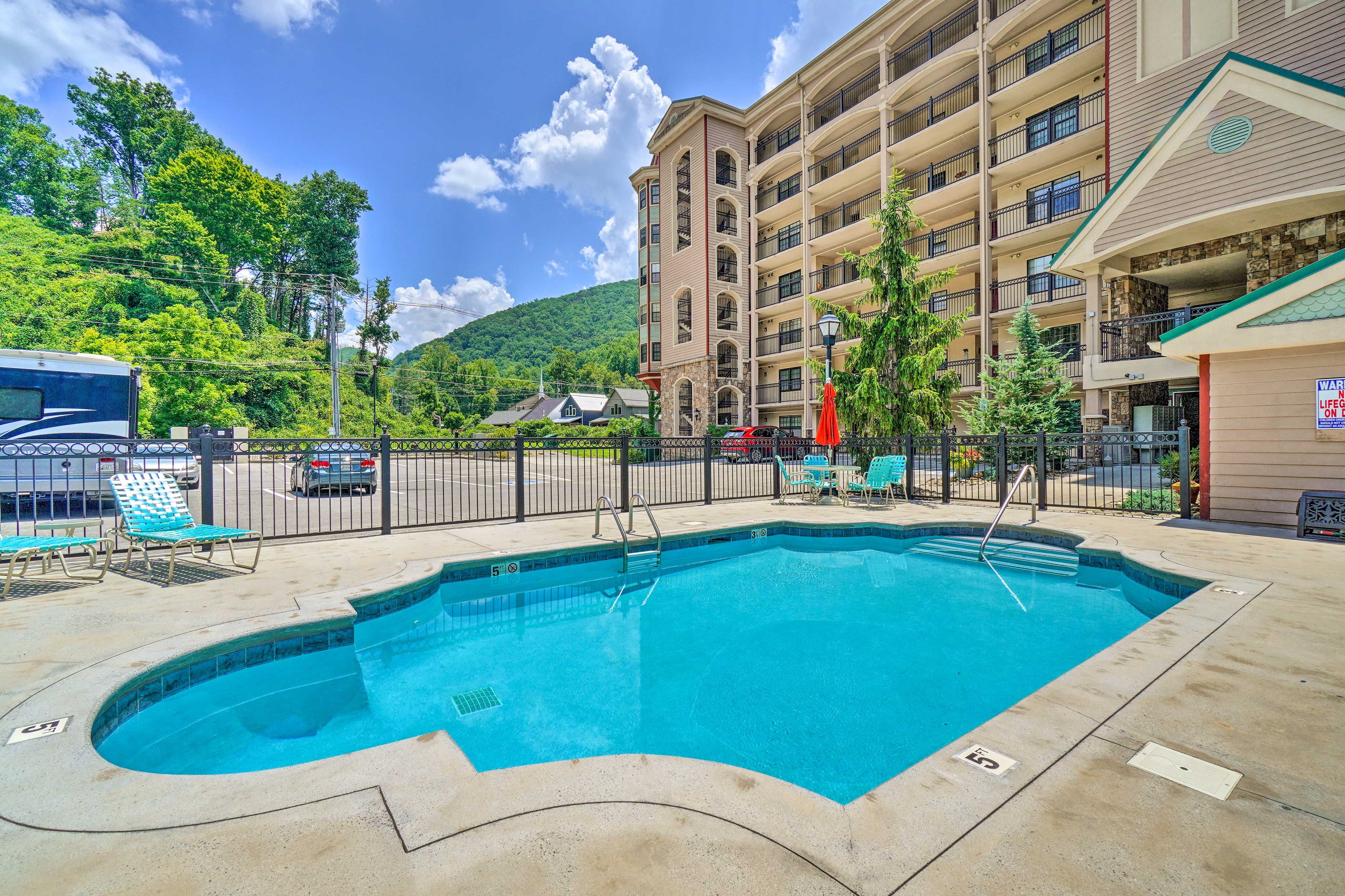 Property Image 1 - Gatlinburg Condo ~ 2 Mi to Smoky Mountains!