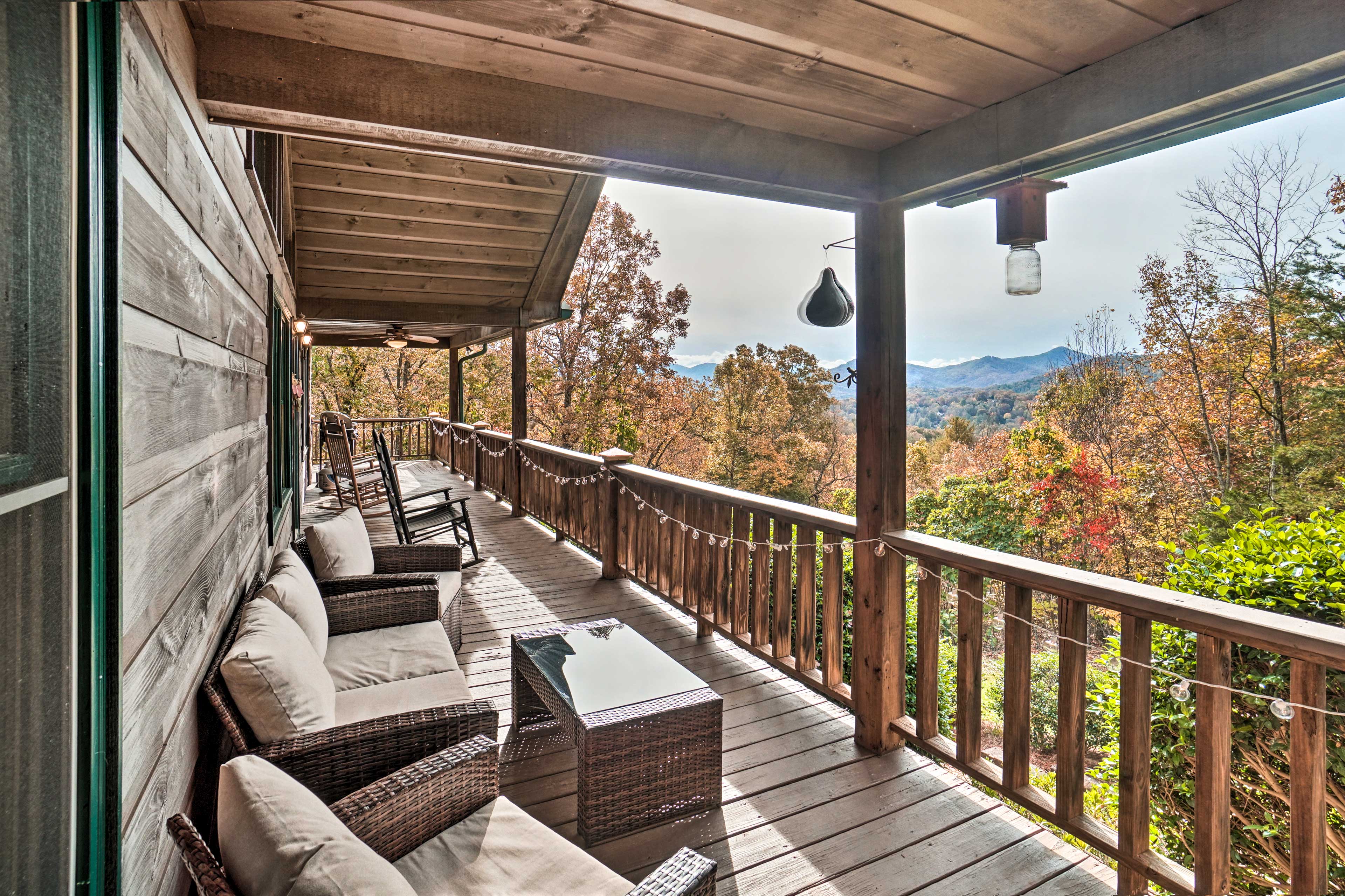 Property Image 1 - Hiawassee Cabin w/ Mtn Views < 1 Mi to Lake!