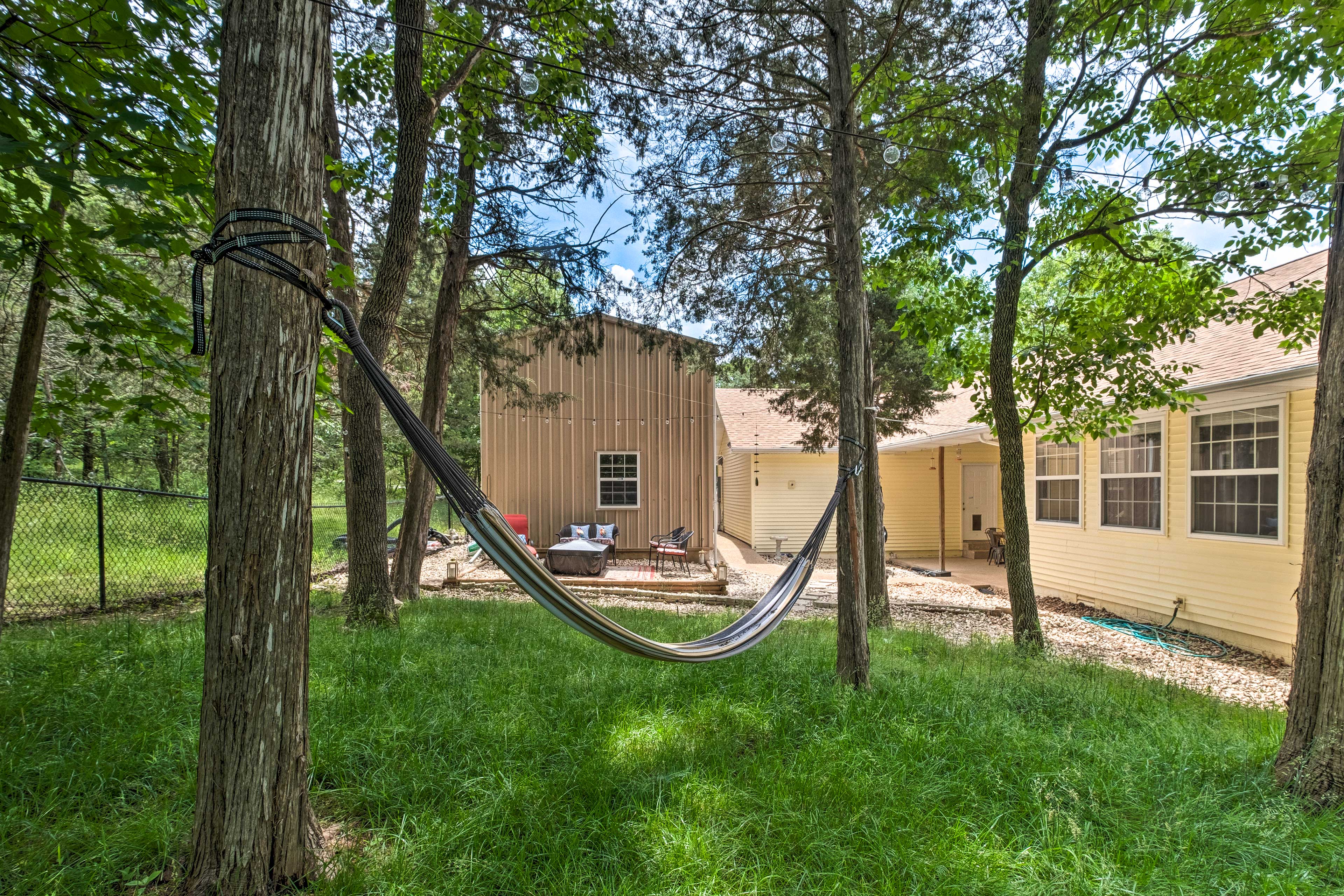 Holiday Island Home: Fire Pit & Boat Parking!