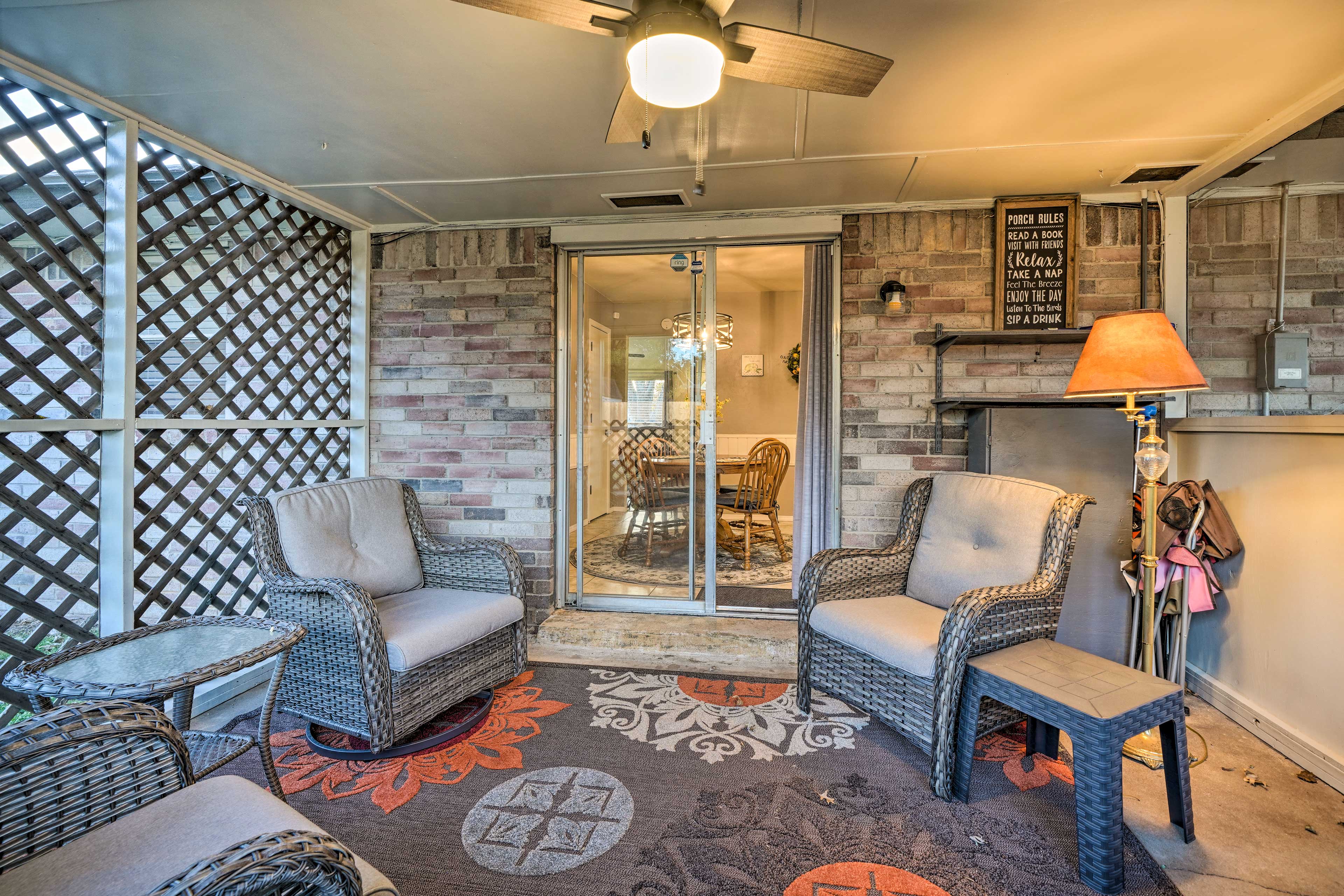 Home w/ Screened Porch ~ 10 Miles to Dtwn OKC!