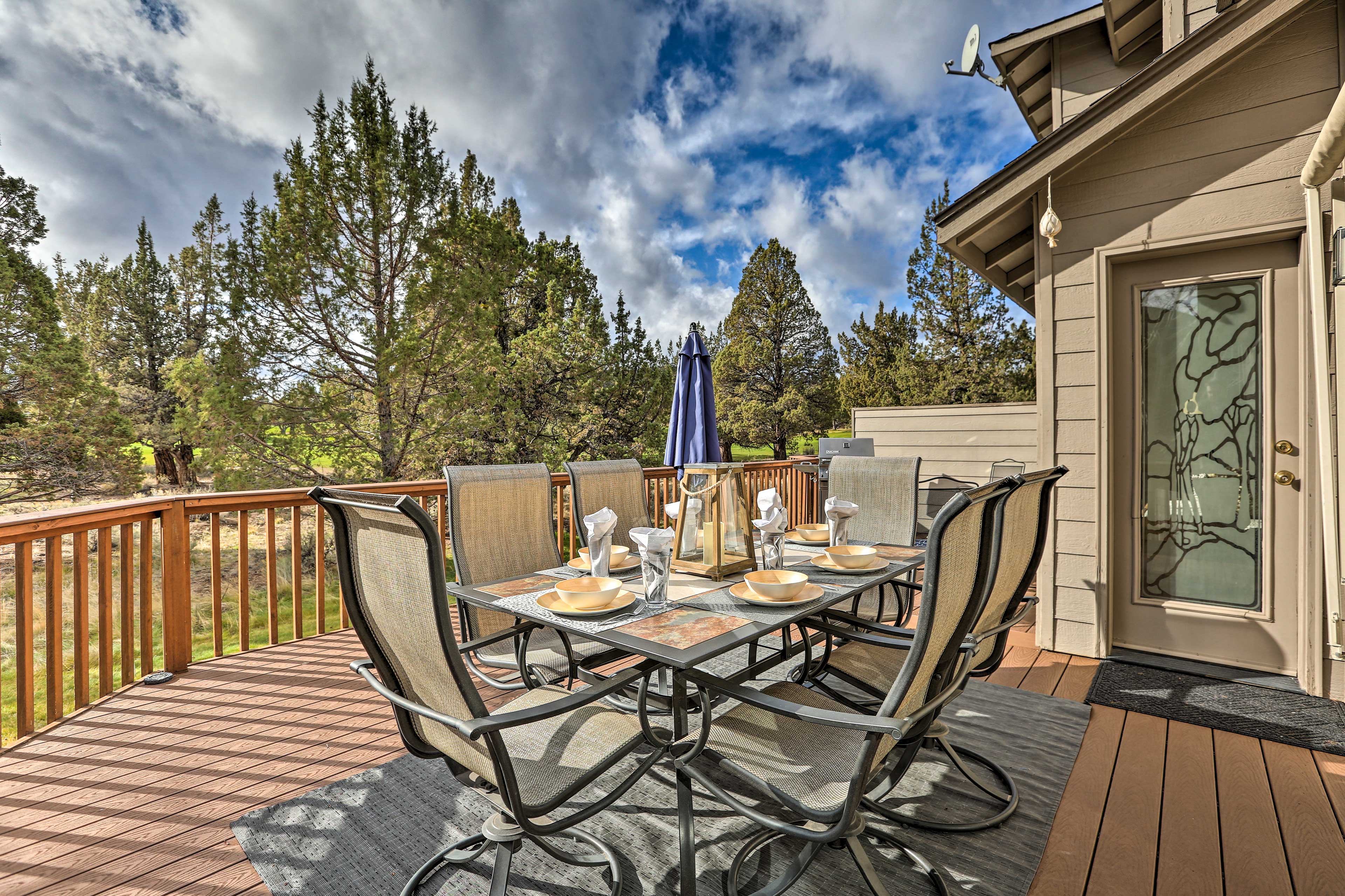 Property Image 2 - Idyllic Redmond Townhome w/ Furnished Deck!