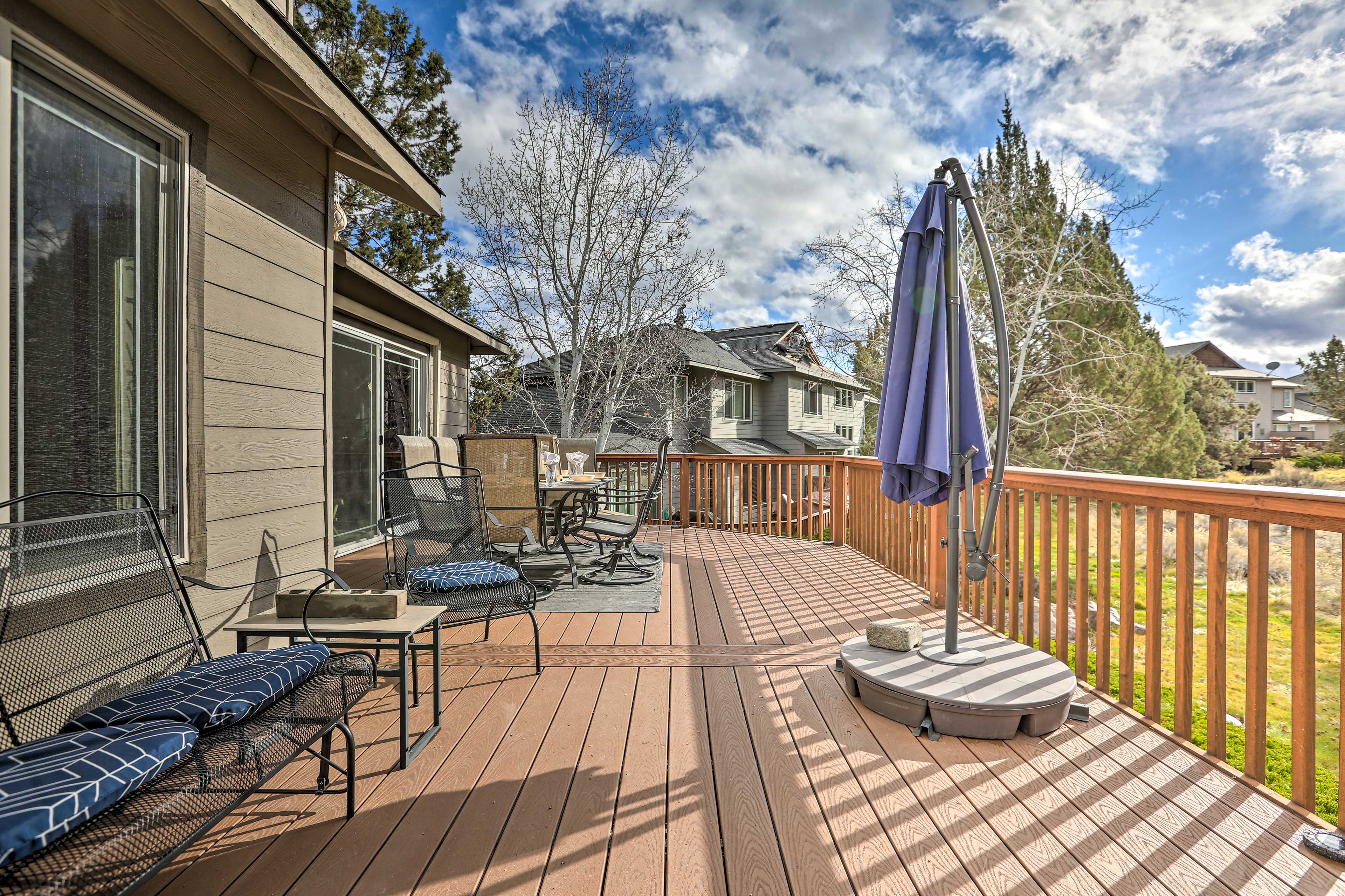 Idyllic Redmond Townhome w/ Furnished Deck!