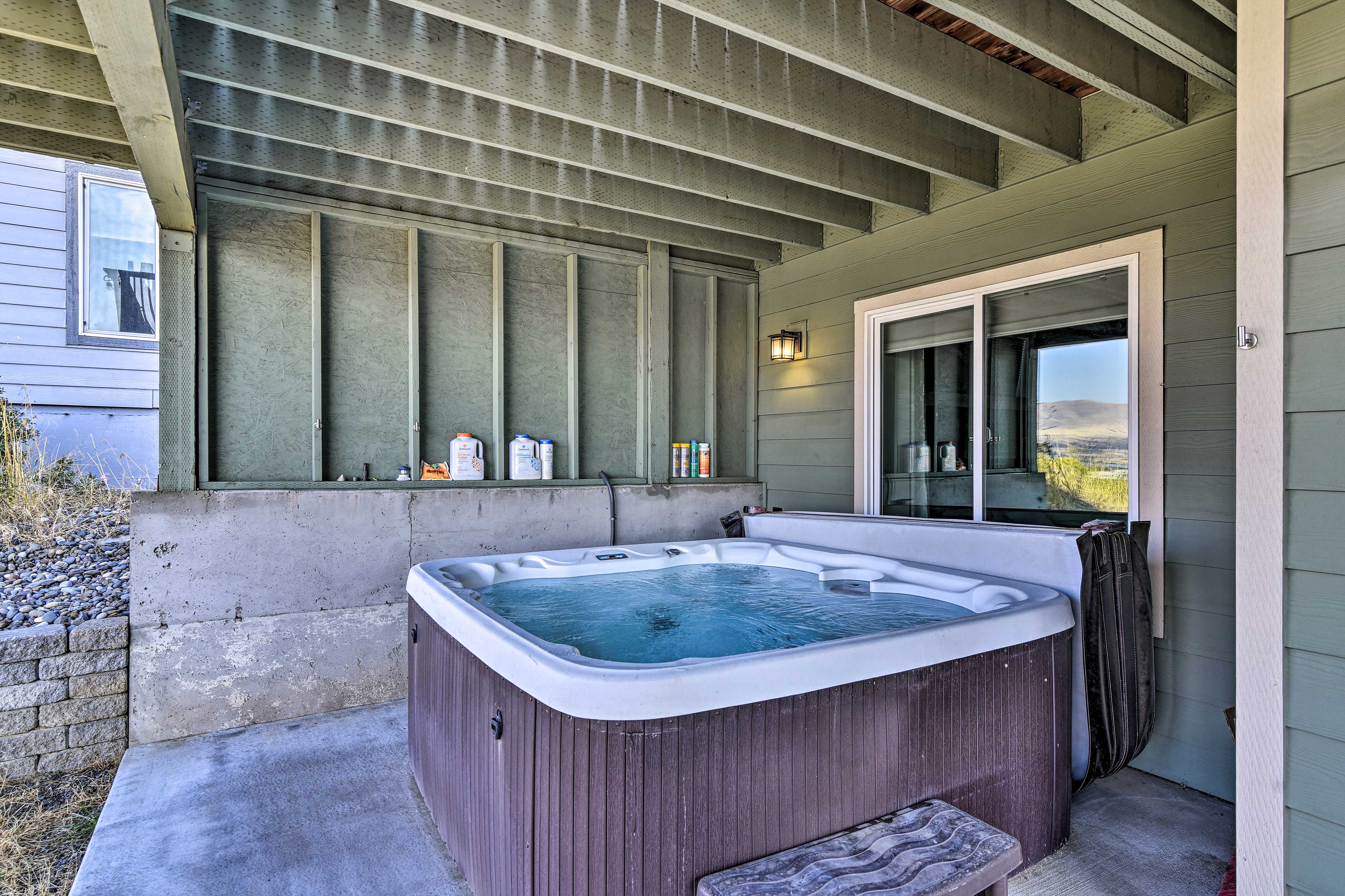 Property Image 2 - Incredible Oregon Retreat w/ Private Hot Tub!