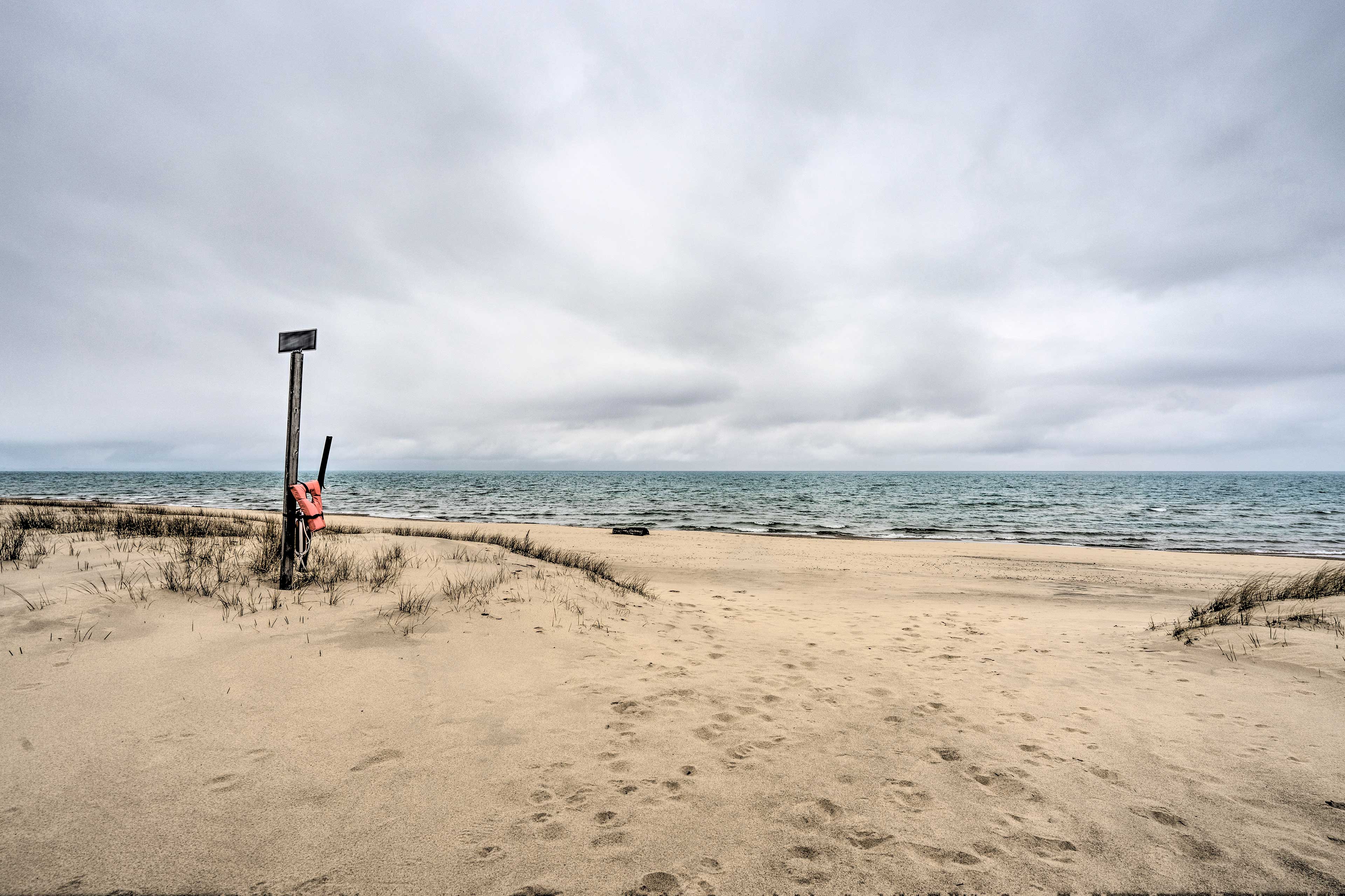 Immaculate Family Townhome - Walk to Beach!