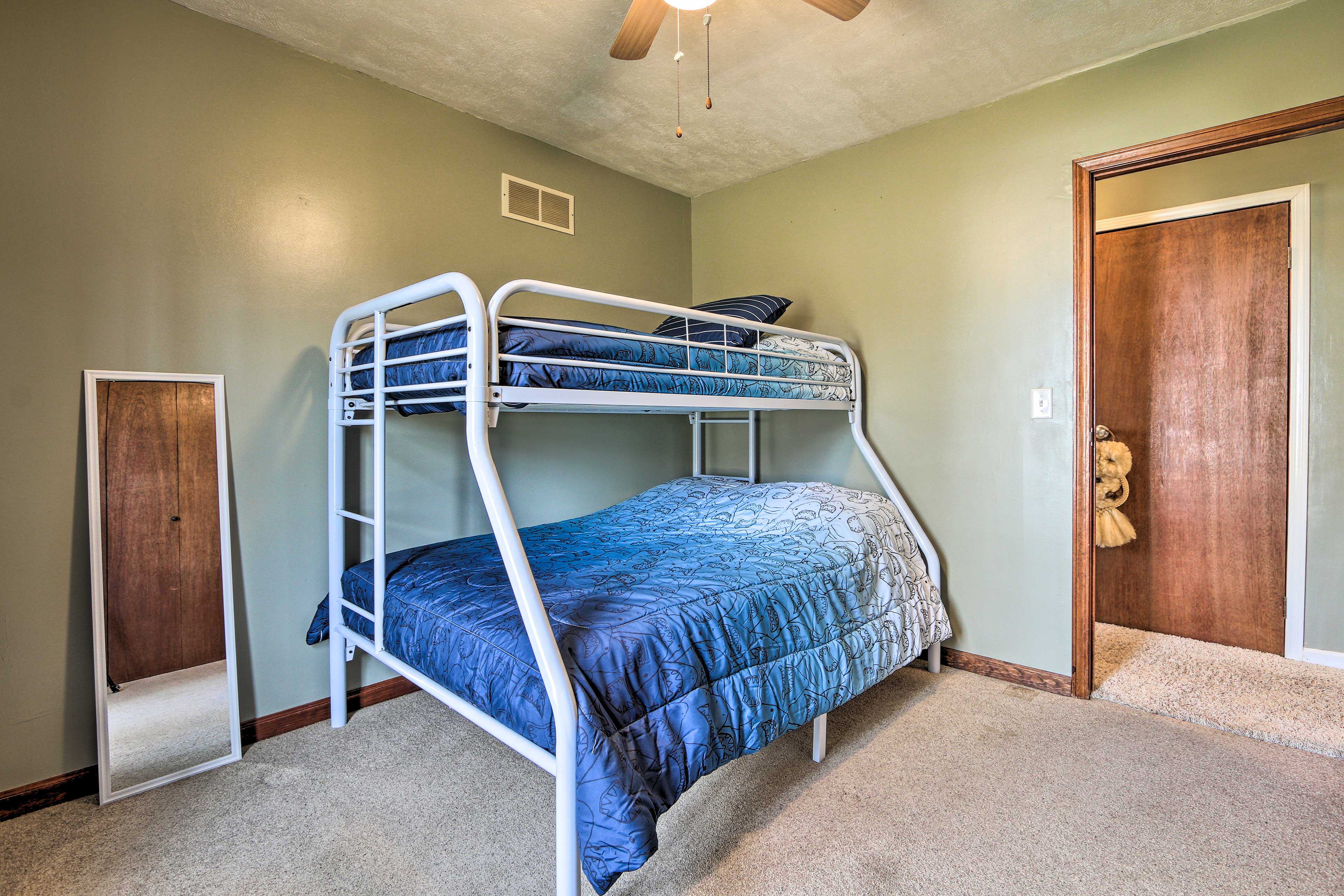 Walk to Indian Lake State Park: Gem w/ Fire Pit