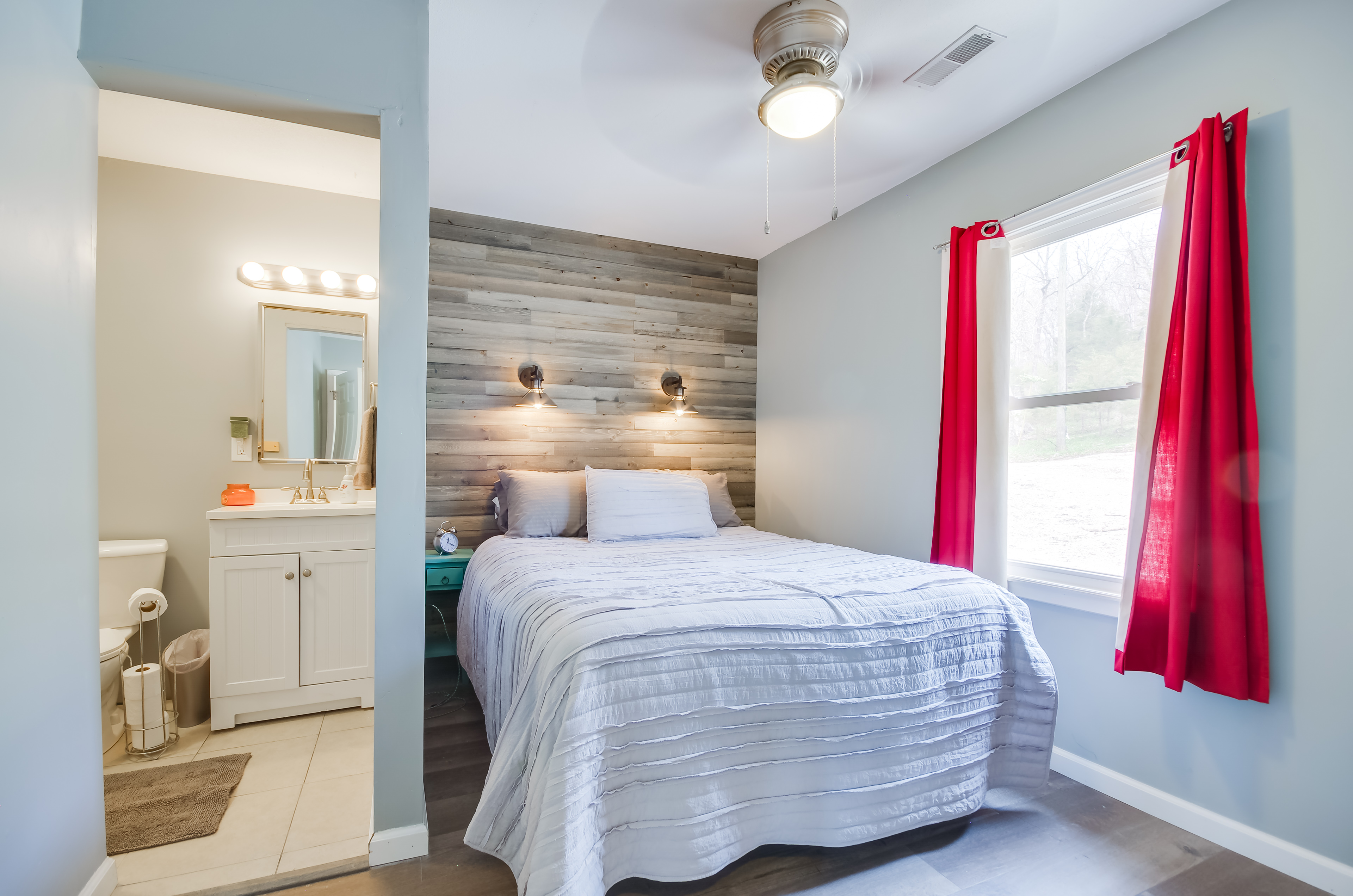 Dock & Furnished Deck: Lakefront Gravois Mills Gem